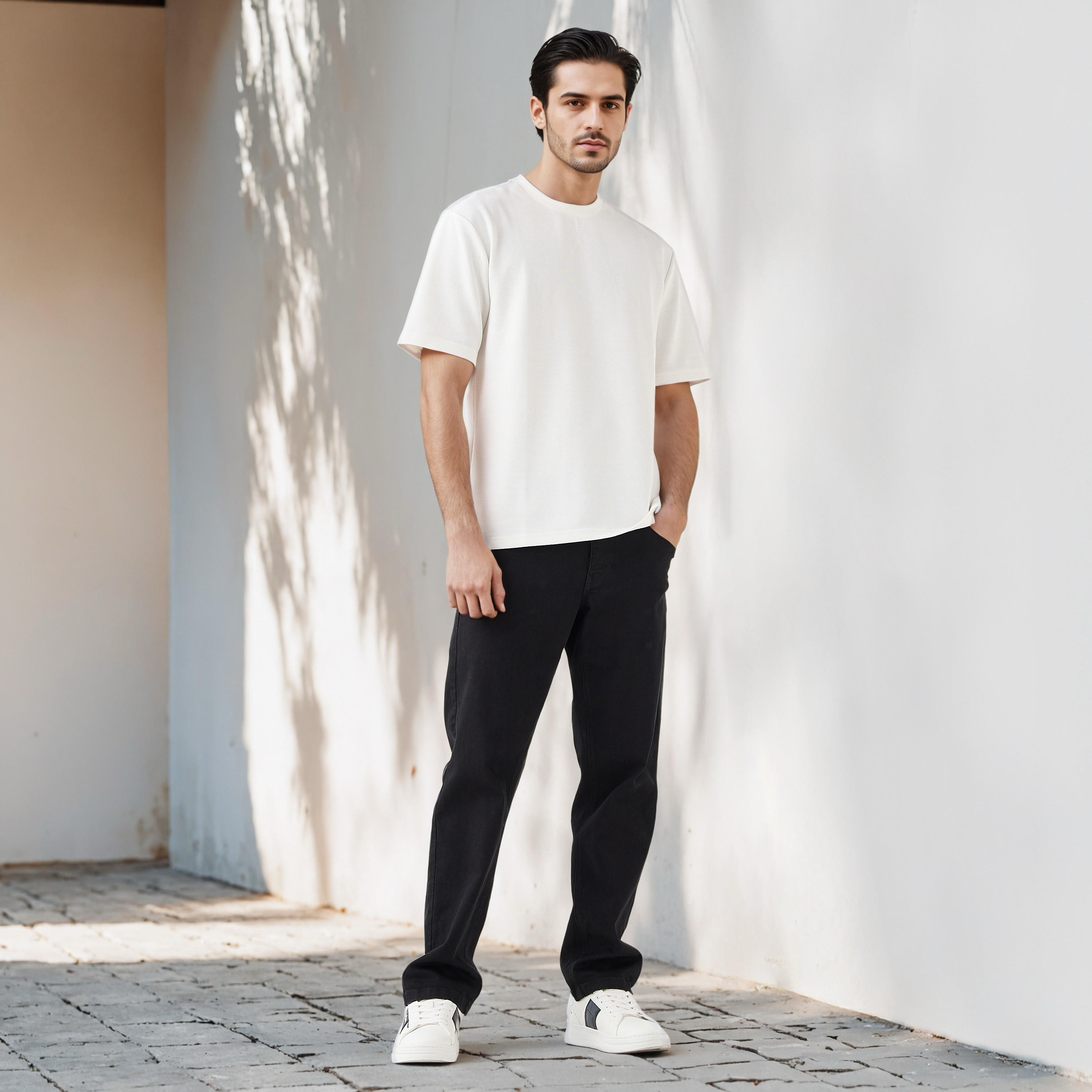 تيشيرت بارز الملمس بقصّة مريحة-men-clothing-tshirtsandpolos-tshirts-image-2