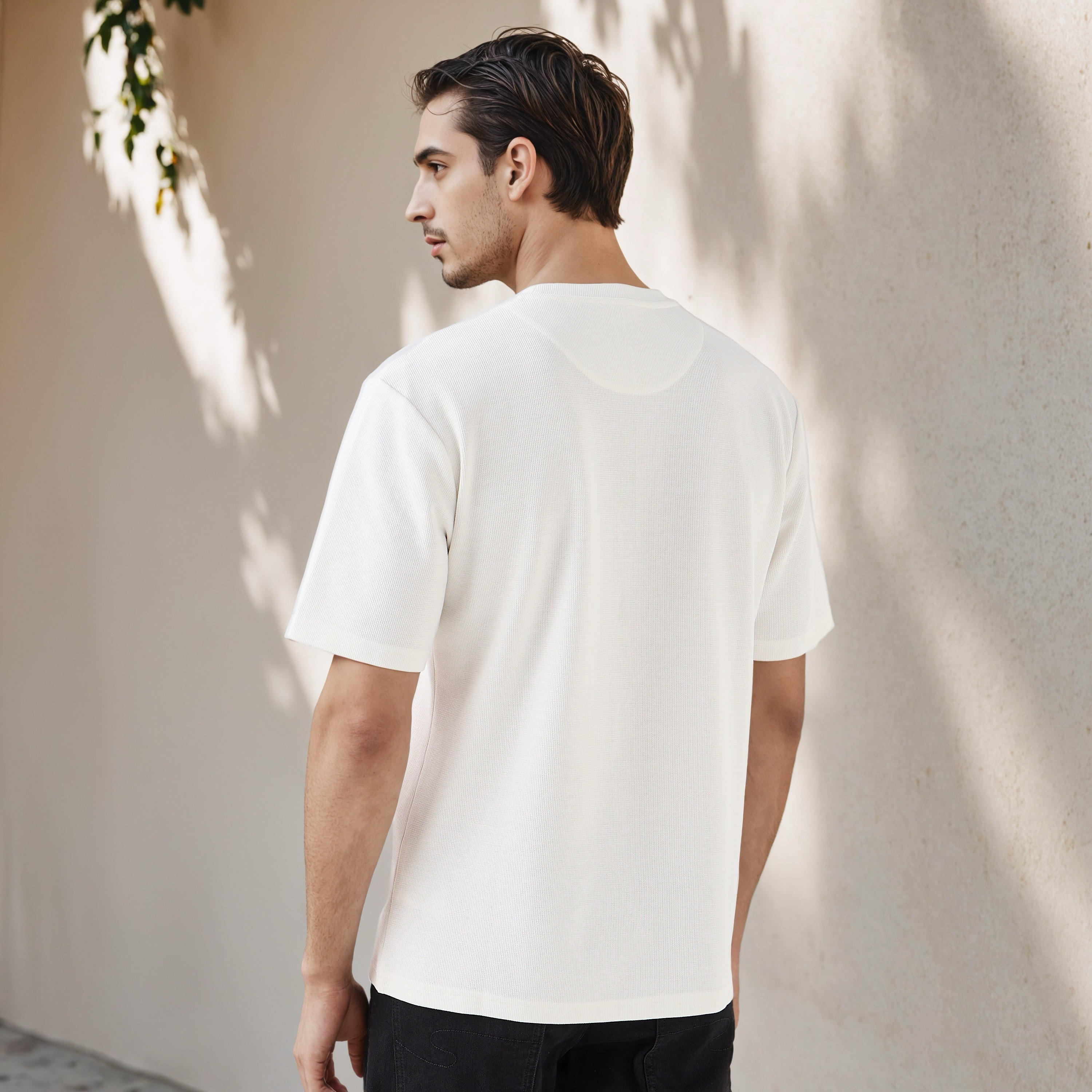 تيشيرت بارز الملمس بقصّة مريحة-men-clothing-tshirtsandpolos-tshirts-image-3