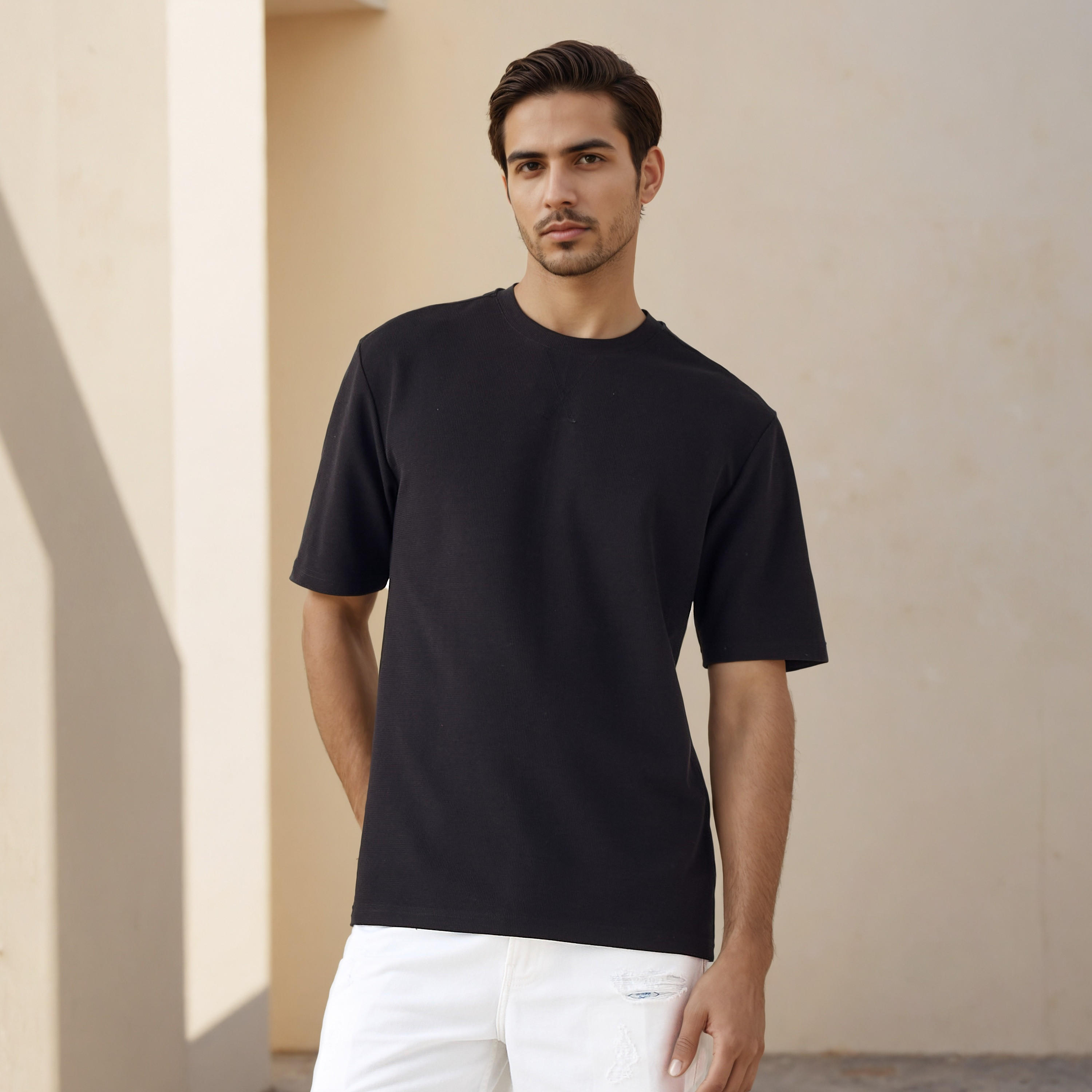 تيشيرت بارز الملمس بقصّة مريحة-men-clothing-tshirtsandpolos-tshirts-image-1