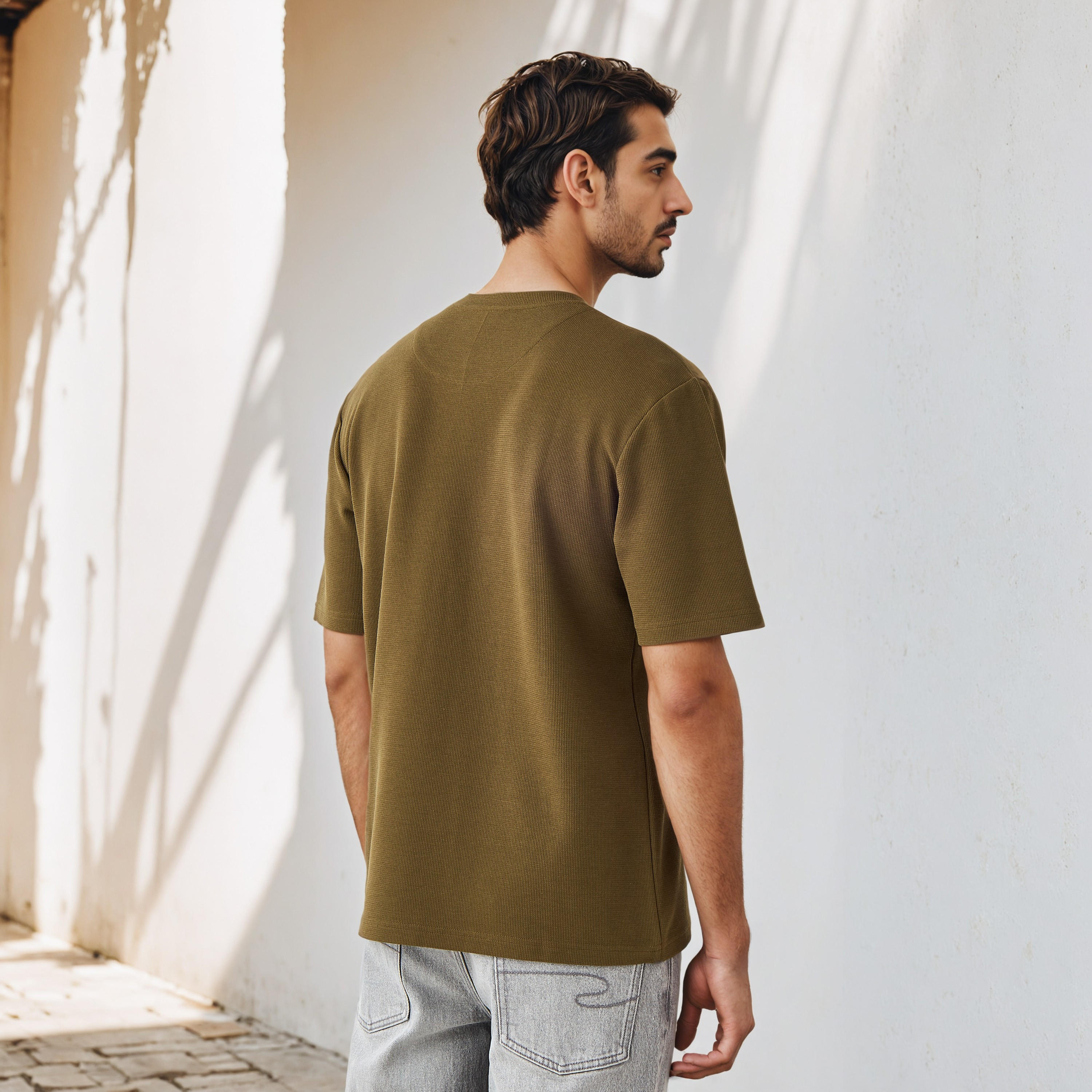 تيشيرت بارز الملمس بقصّة مريحة-men-clothing-tshirtsandpolos-tshirts-image-3