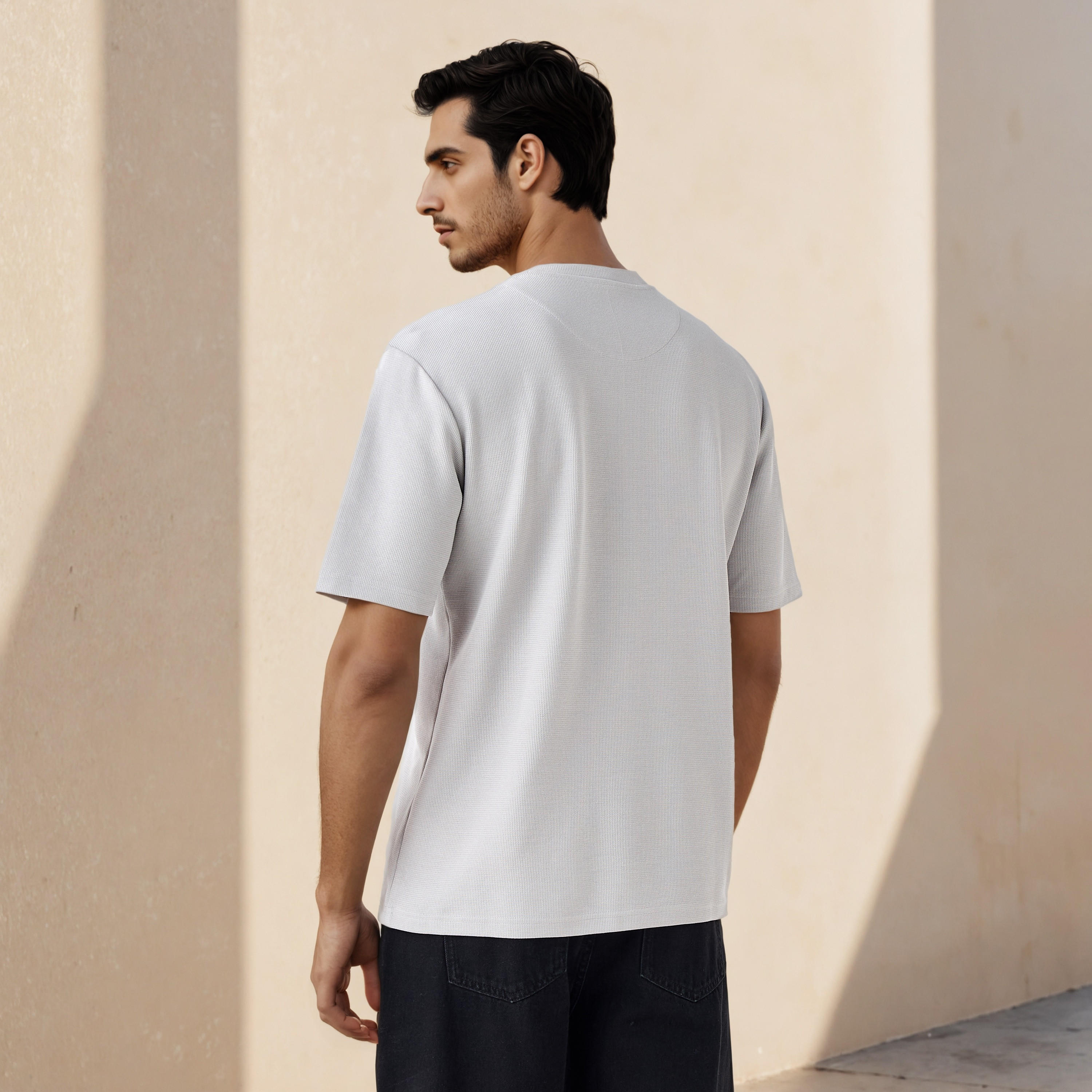 تيشيرت بارز الملمس بقصّة مريحة-men-clothing-tshirtsandpolos-tshirts-image-3