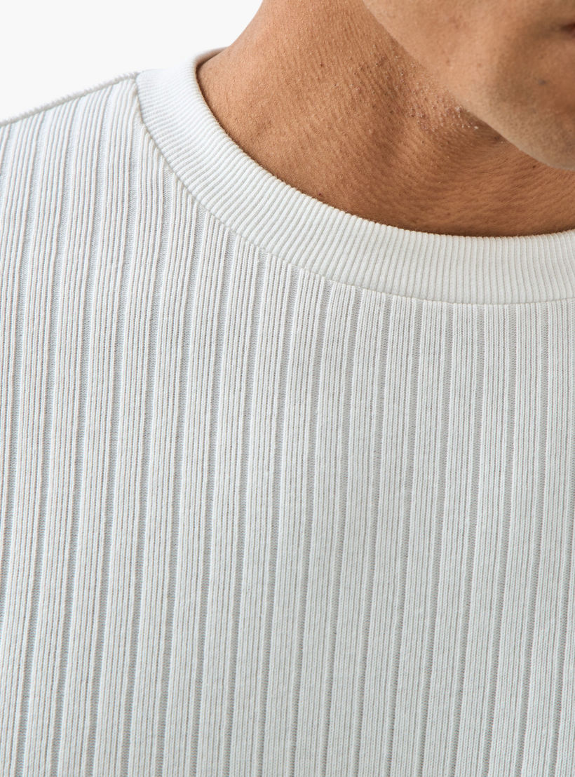 تيشيرت رجالي مضلع بأكمام طويلة وقصة عادية وياقة ضيقة-men-clothing-tshirtsandpolos-tshirts-image-3