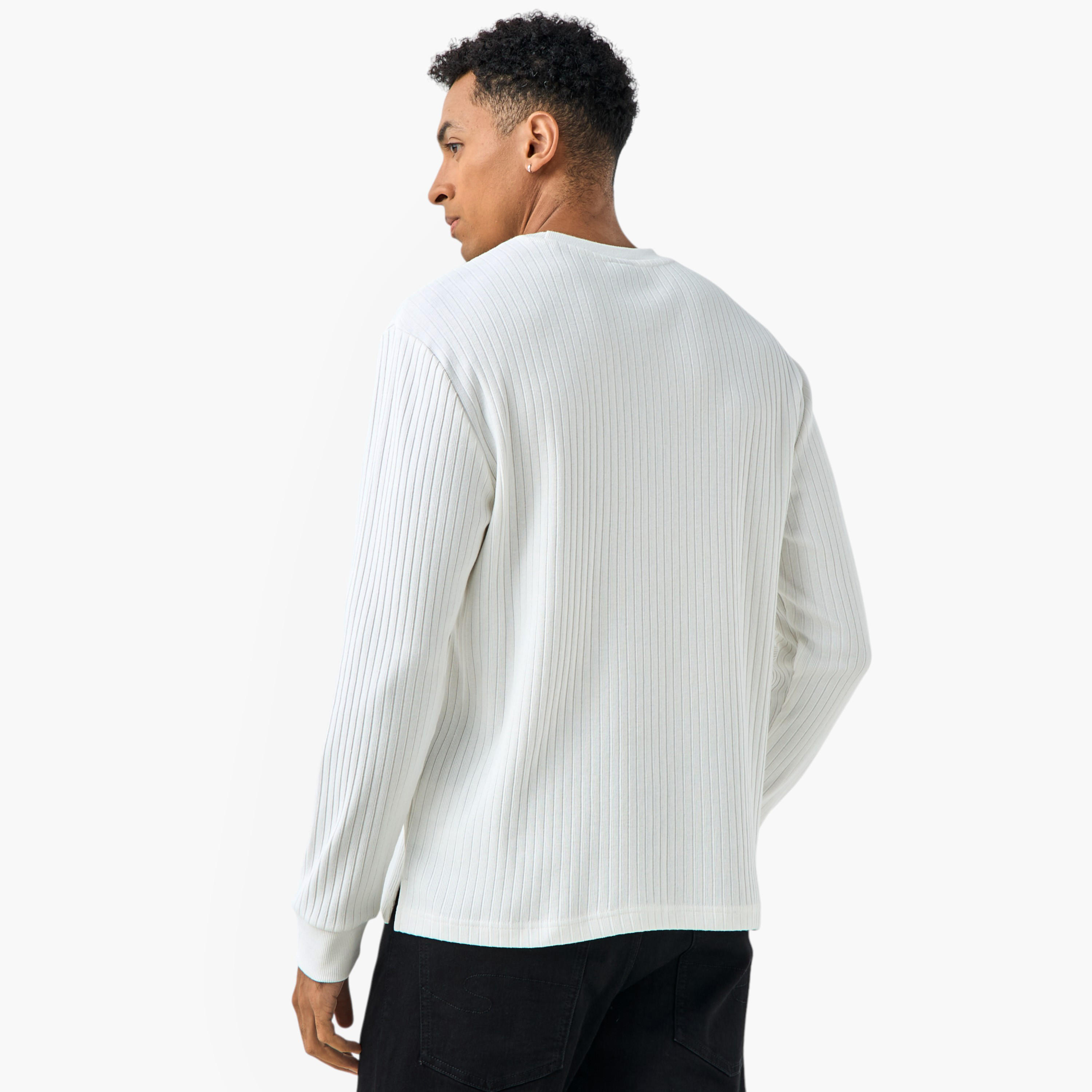 تيشيرت رجالي مضلع بأكمام طويلة وقصة عادية وياقة ضيقة-men-clothing-tshirtsandpolos-tshirts-image-4