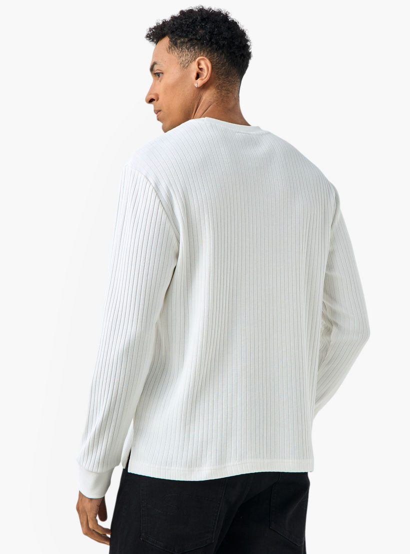 تيشيرت رجالي مضلع بأكمام طويلة وقصة عادية وياقة ضيقة-men-clothing-tshirtsandpolos-tshirts-image-4