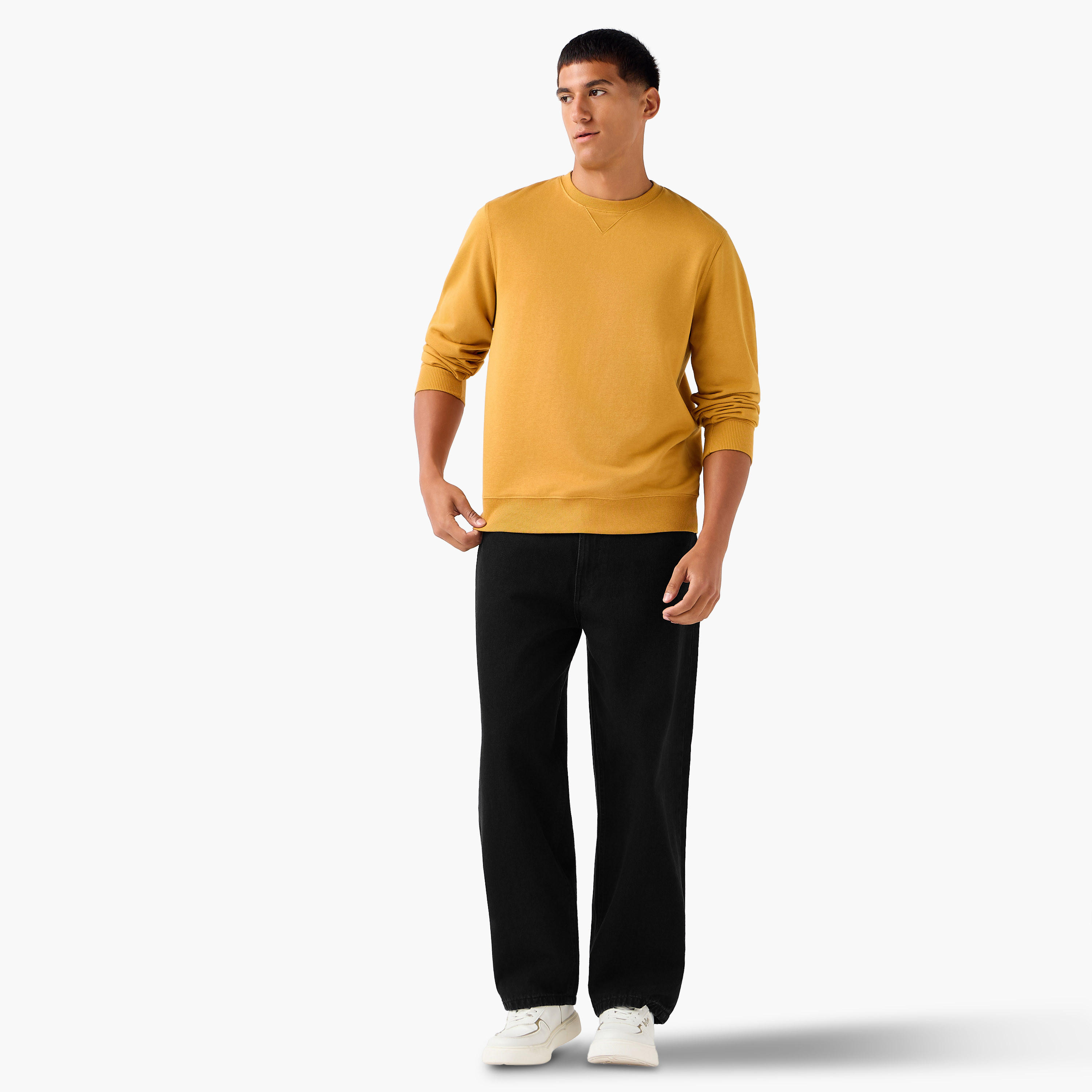 سويت شيرت رجالي برقبة ضيقة-men-winterwear-hoodiesandsweatshirts-image-1