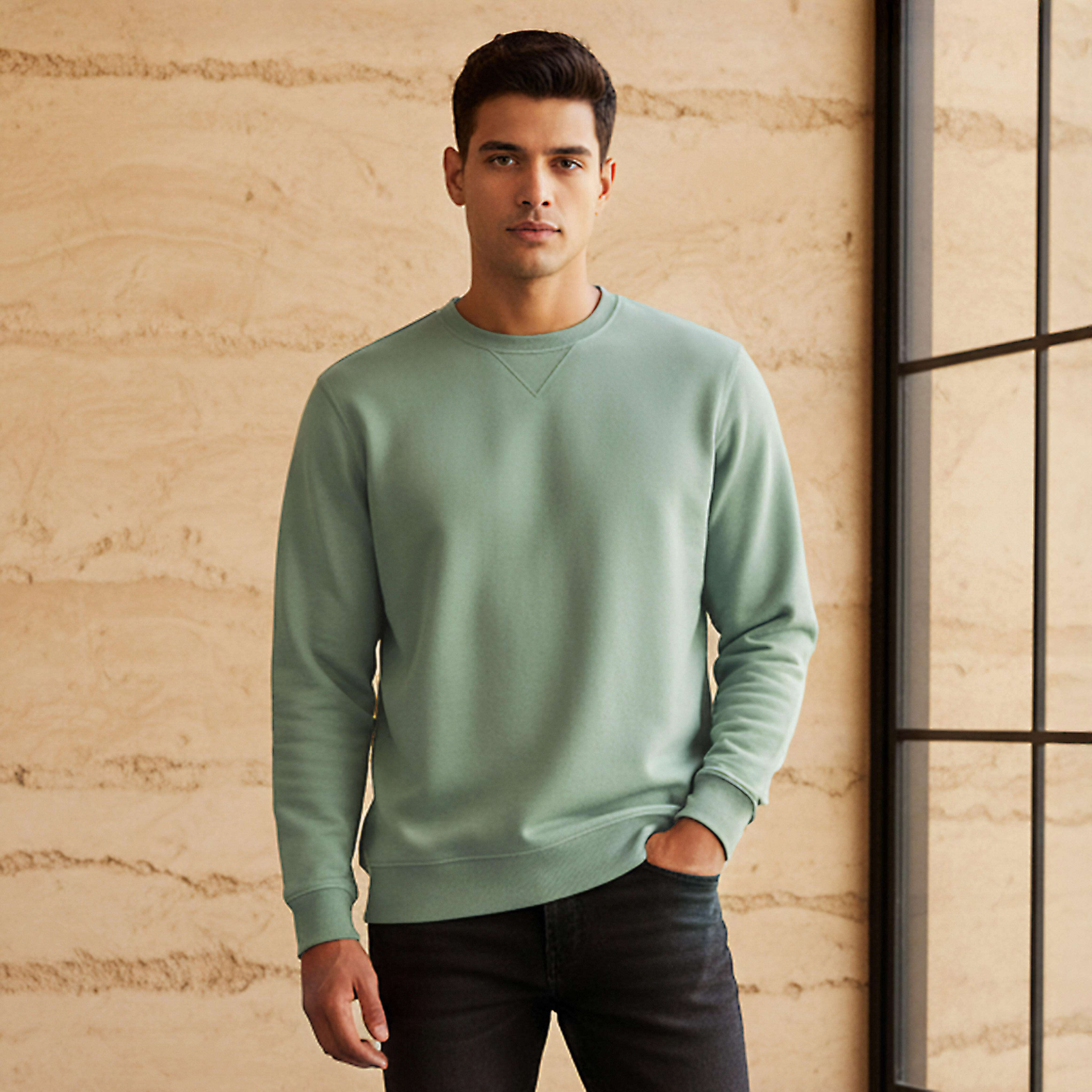 سويت شيرت رجالي بياقة ضيقة وقصة عادية-men-winterwear-hoodiesandsweatshirts-image-4