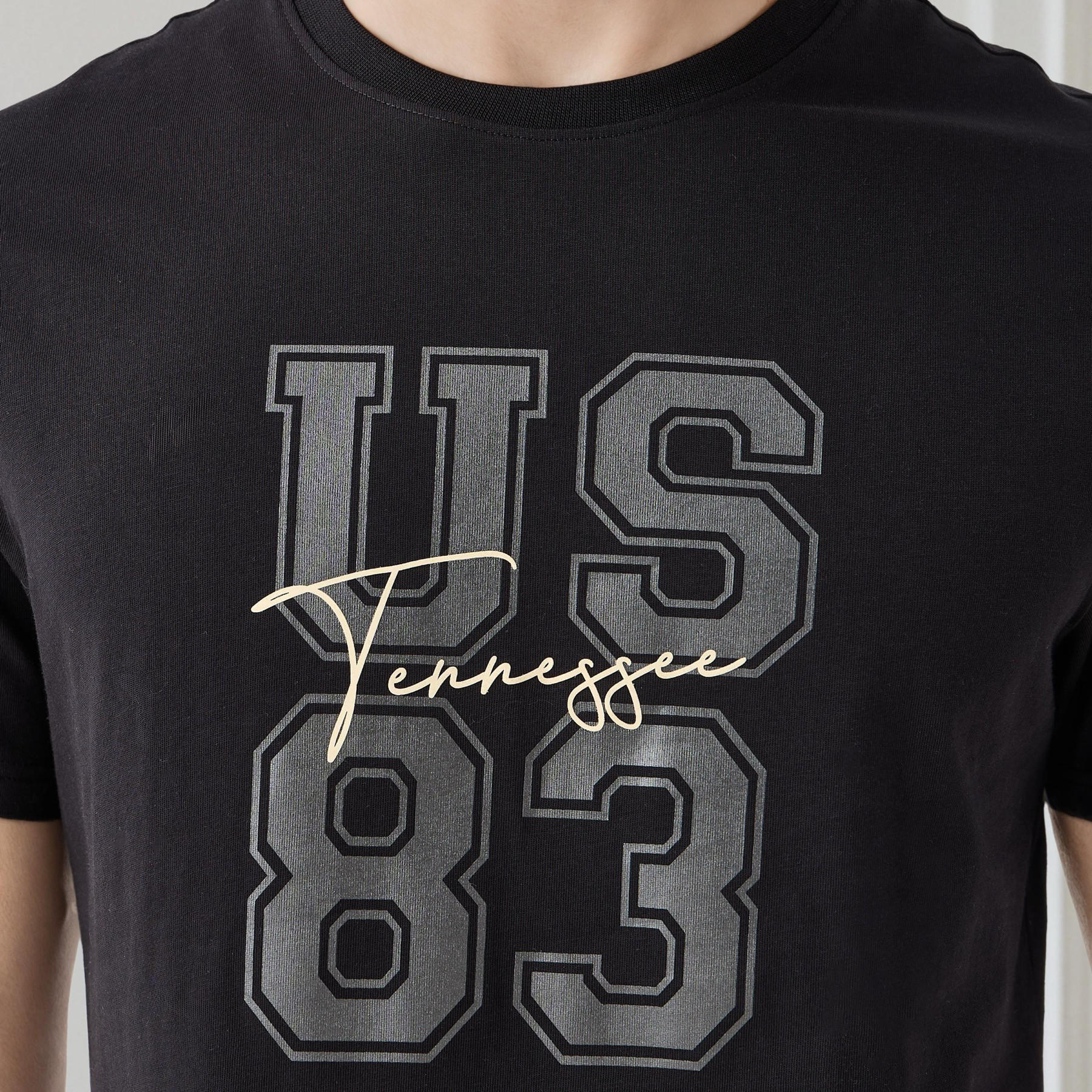 Men's Slim Fit Crew Neck Short Sleeve Varsity Print T-shirt-men-clothing-tshirtsandpolos-tshirts-image-4