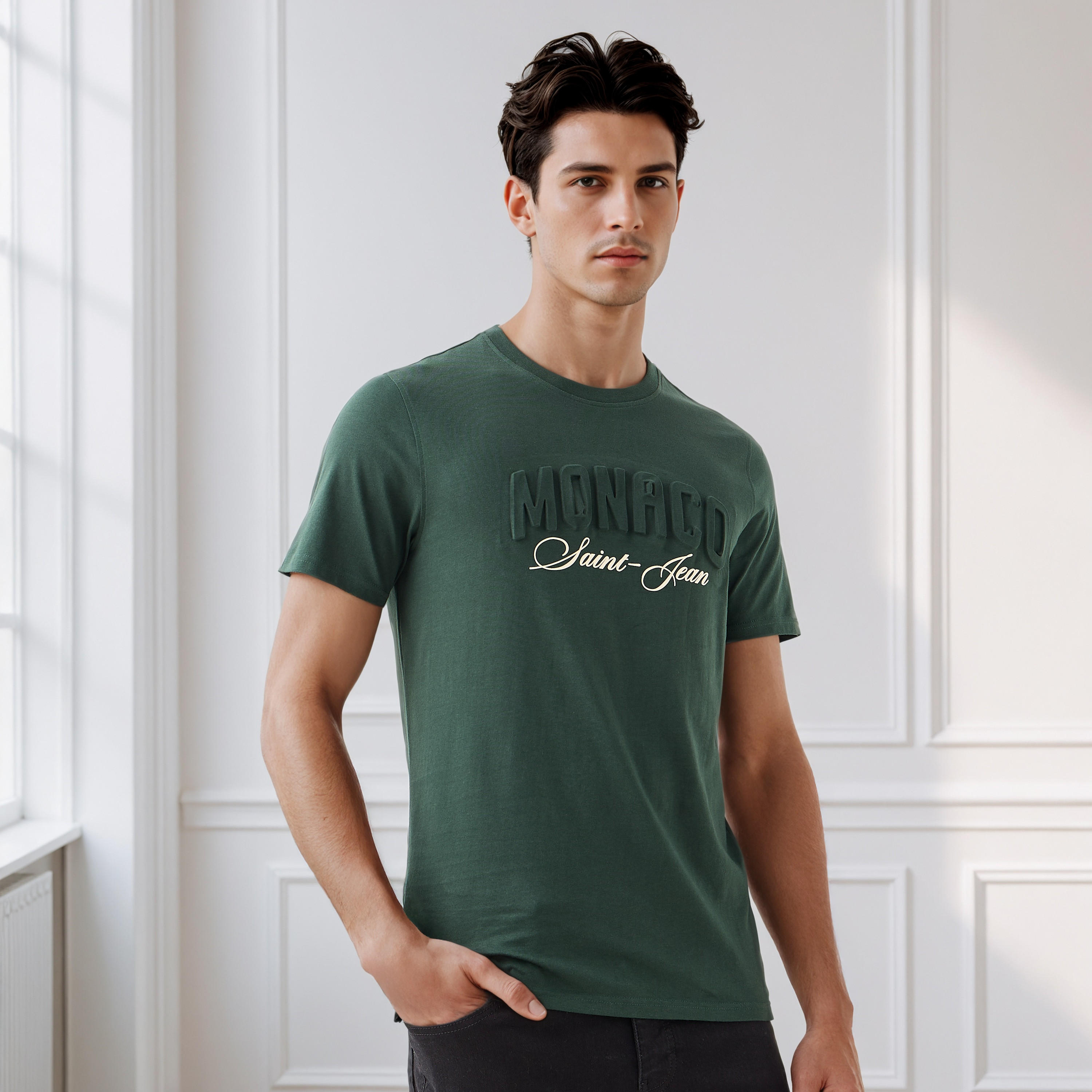 تيشيرت بقصة سليم وياقة ضيقة وأكمام قصيرة وطبعات تايبوجرافيك للرجال-men-clothing-tshirtsandpolos-tshirts-image-1