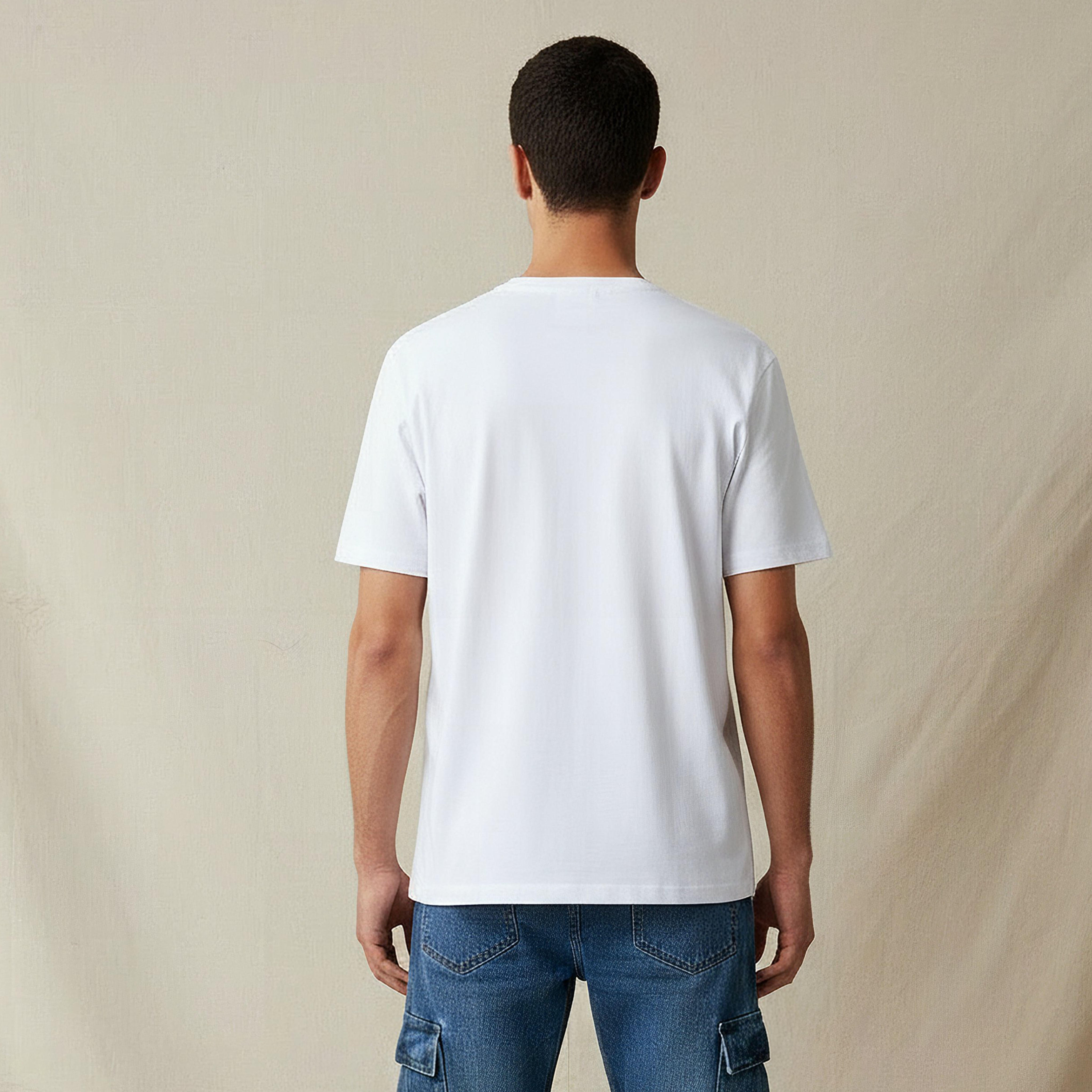 تيشيرت رجالي بقصة ضيقة وطبعات فارستي وياقة ضيقة وأكمام قصيرة-men-clothing-tshirtsandpolos-tshirts-image-3