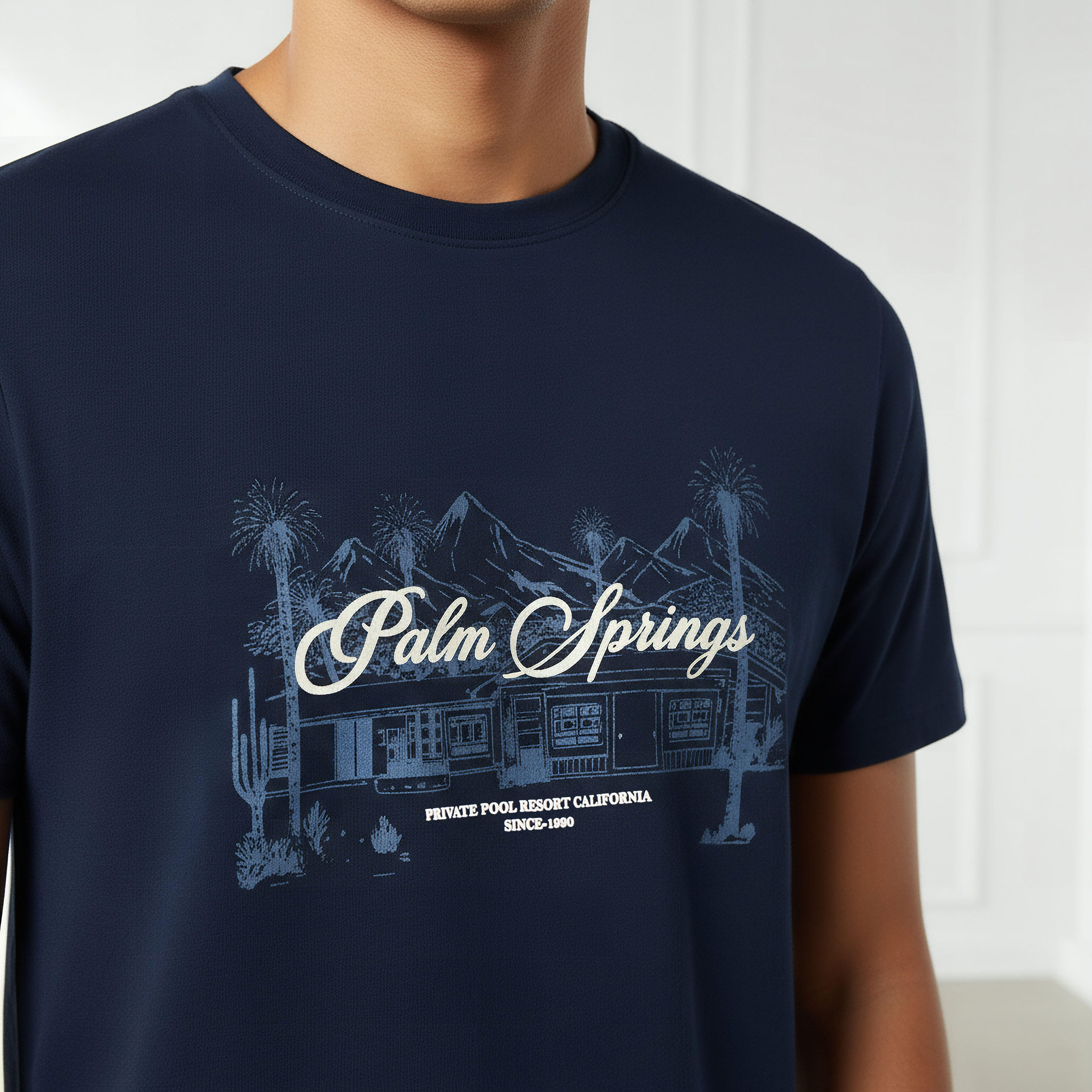تيشيرت بقصة سليم وياقة ضيقة وأكمام قصيرة وطبعات للرجال-men-clothing-tshirtsandpolos-tshirts-image-4