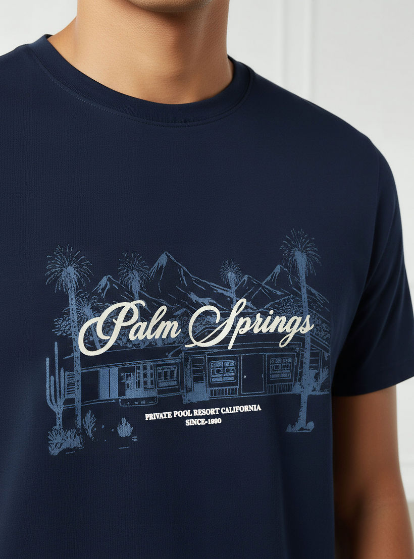 تيشيرت بقصة سليم وياقة ضيقة وأكمام قصيرة وطبعات للرجال-men-clothing-tshirtsandpolos-tshirts-image-4