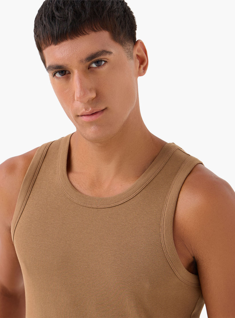 فيست رجالي مضلع-men-clothing-tshirtsandpolos-vests-image-2