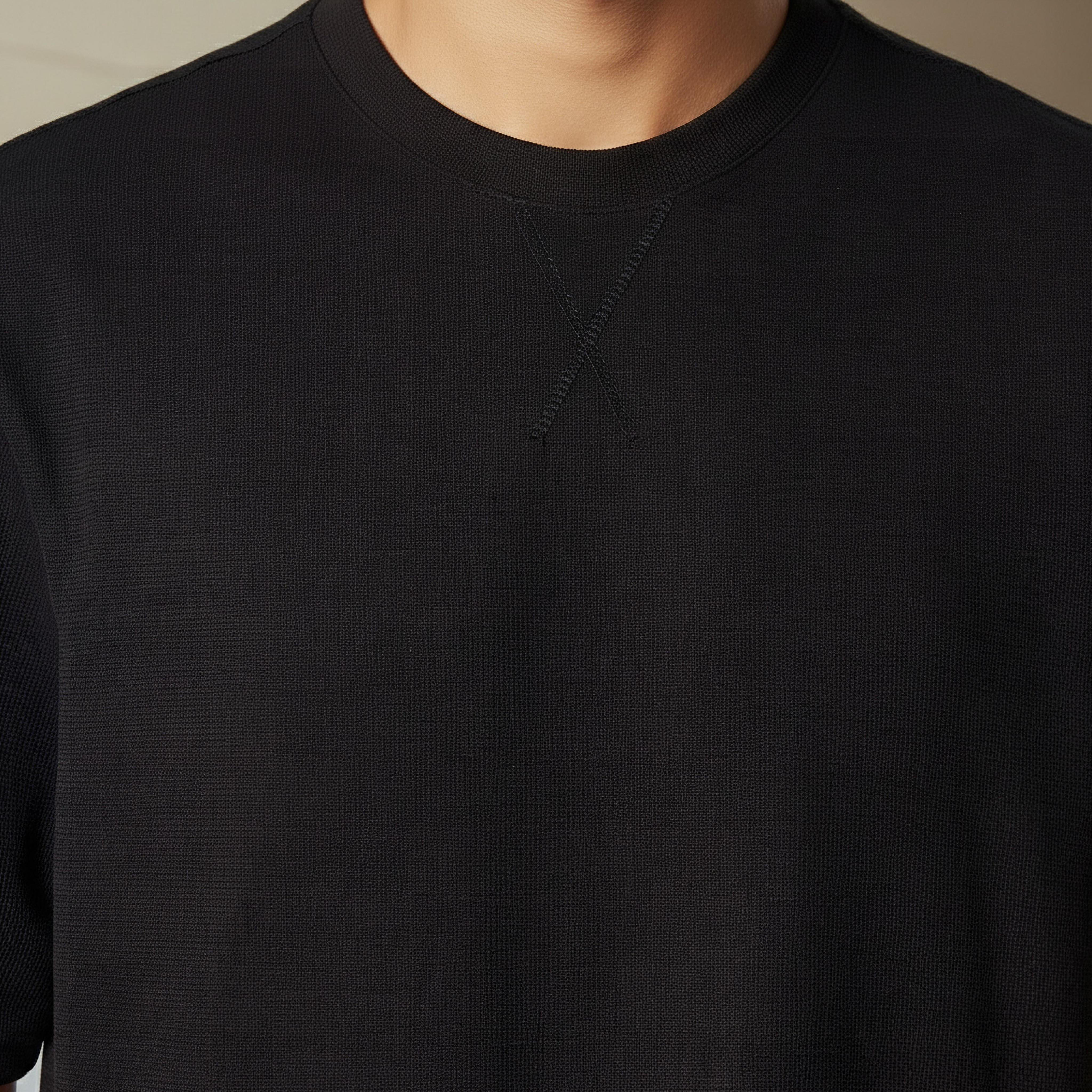 تيشيرت بارز الملمس بقصة مريحة وياقة ضيقة وأكمام قصيرة للرجال-men-clothing-tshirtsandpolos-tshirts-image-4