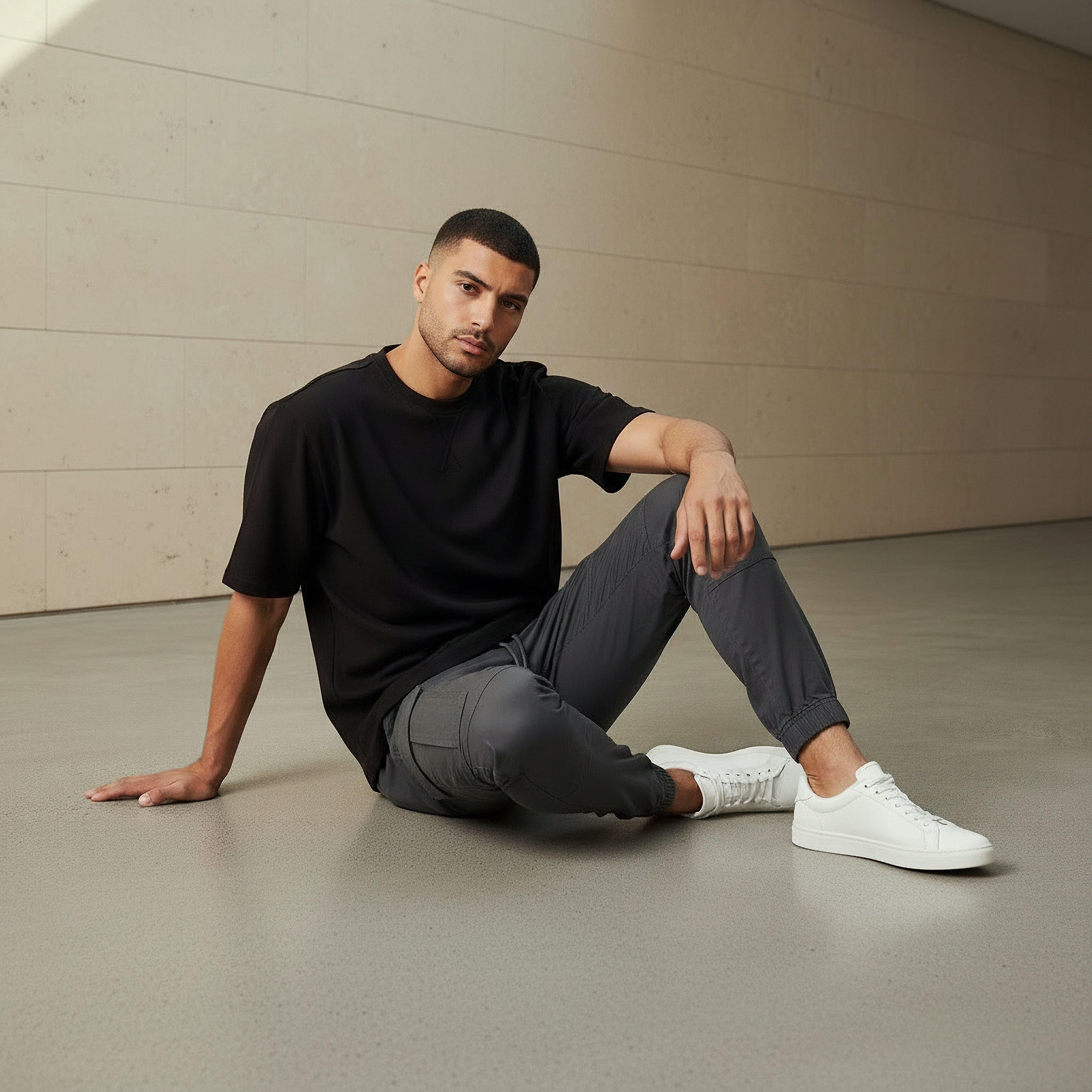 تيشيرت بارز الملمس بقصة مريحة وياقة ضيقة وأكمام قصيرة للرجال-men-clothing-tshirtsandpolos-tshirts-image-5