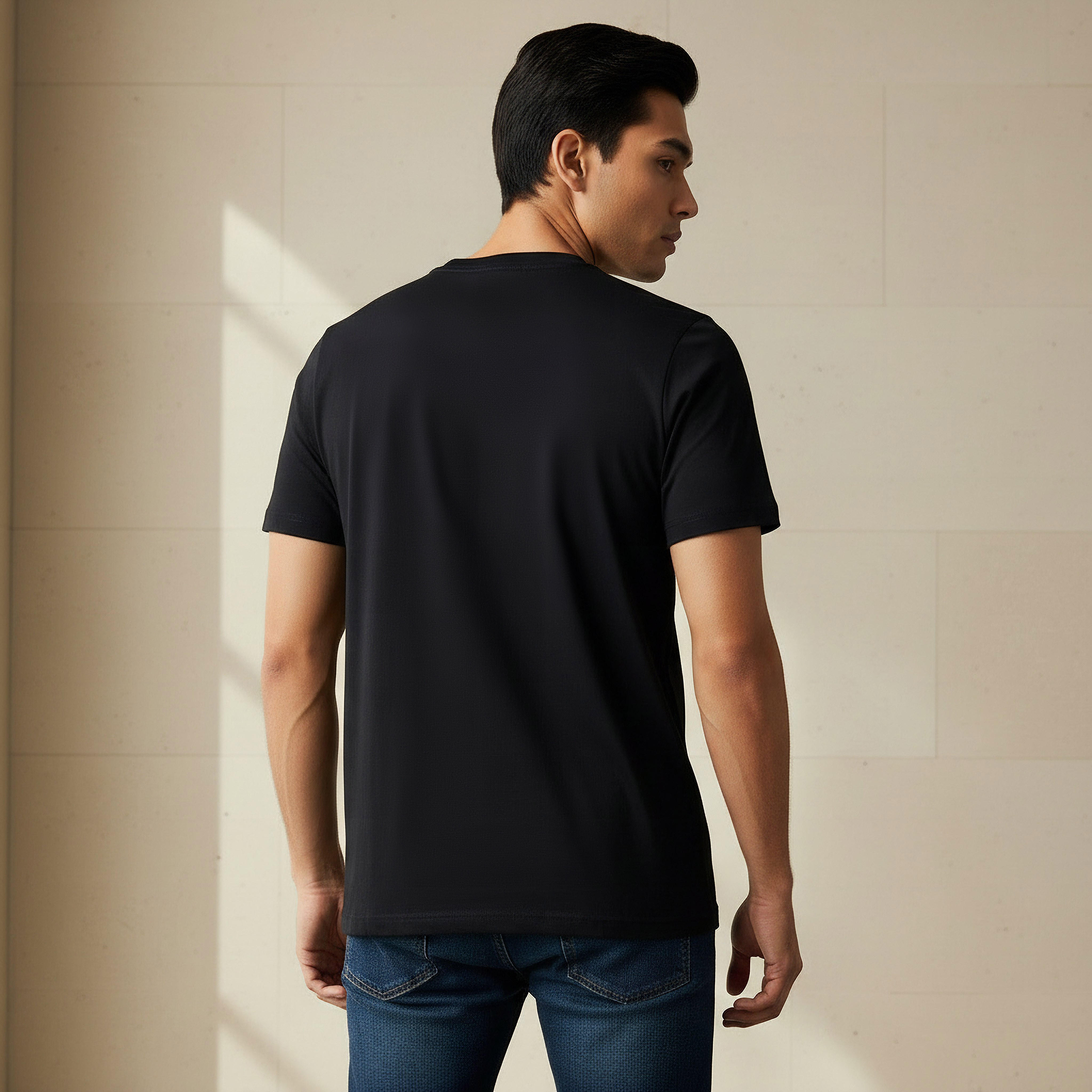تيشيرت بقصة سليم وياقة ضيقة وأكمام قصيرة وطبعات للرجال-men-clothing-tshirtsandpolos-tshirts-image-3