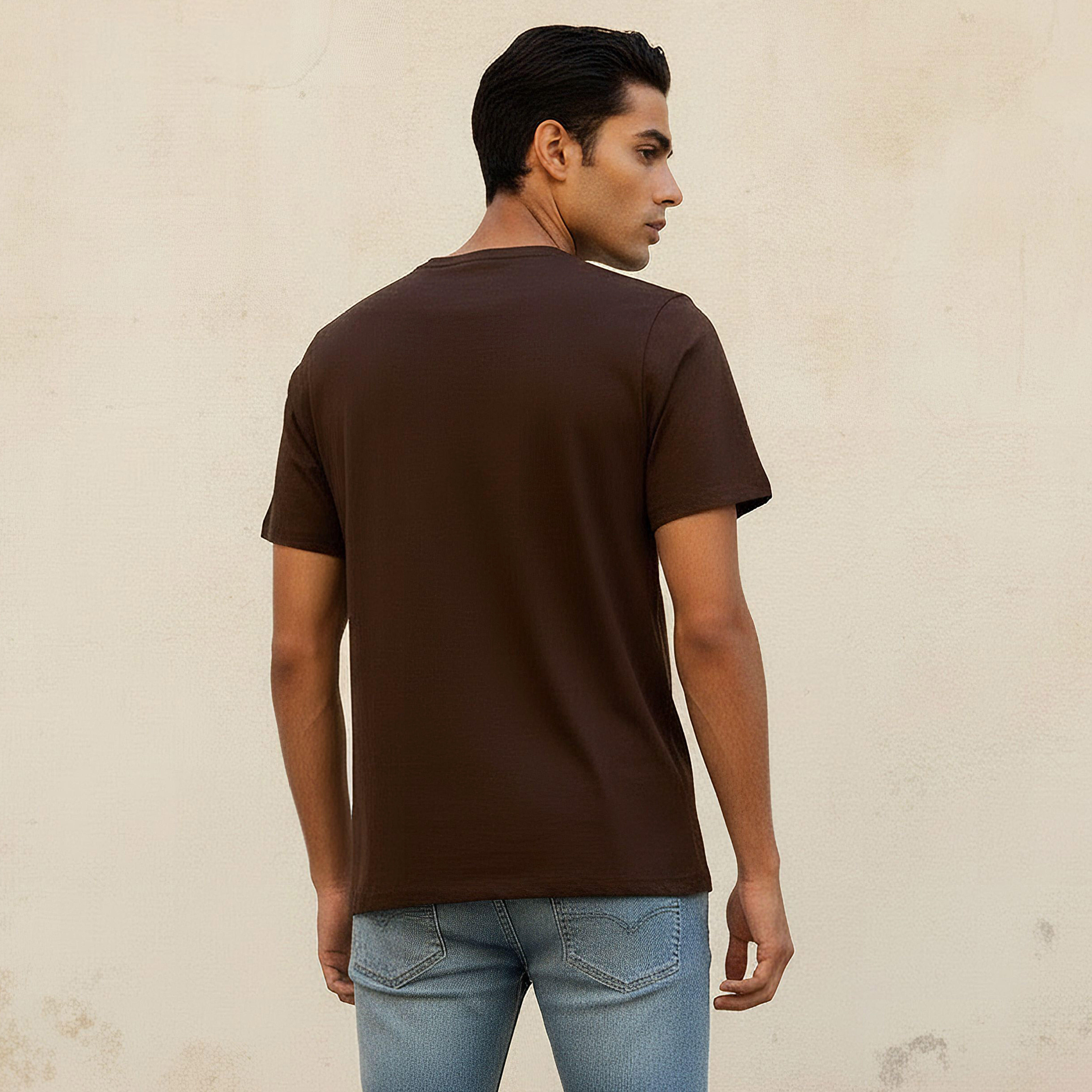 تيشيرت رجالي بأكمام قصيرة وقصة عادية وياقة ضيقة-men-clothing-tshirtsandpolos-tshirts-image-1