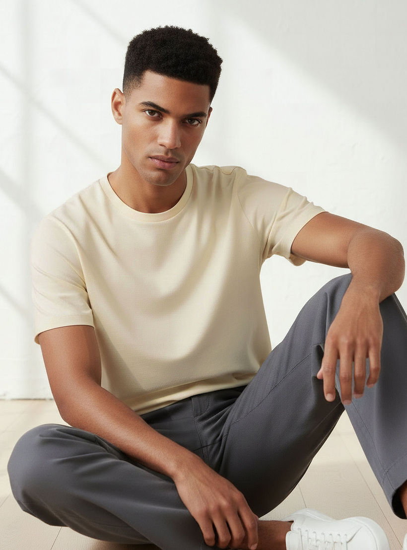 تيشيرت بقصة عادية وياقة ضيقة وأكمام قصيرة للرجال-men-clothing-tshirtsandpolos-tshirts-image-5