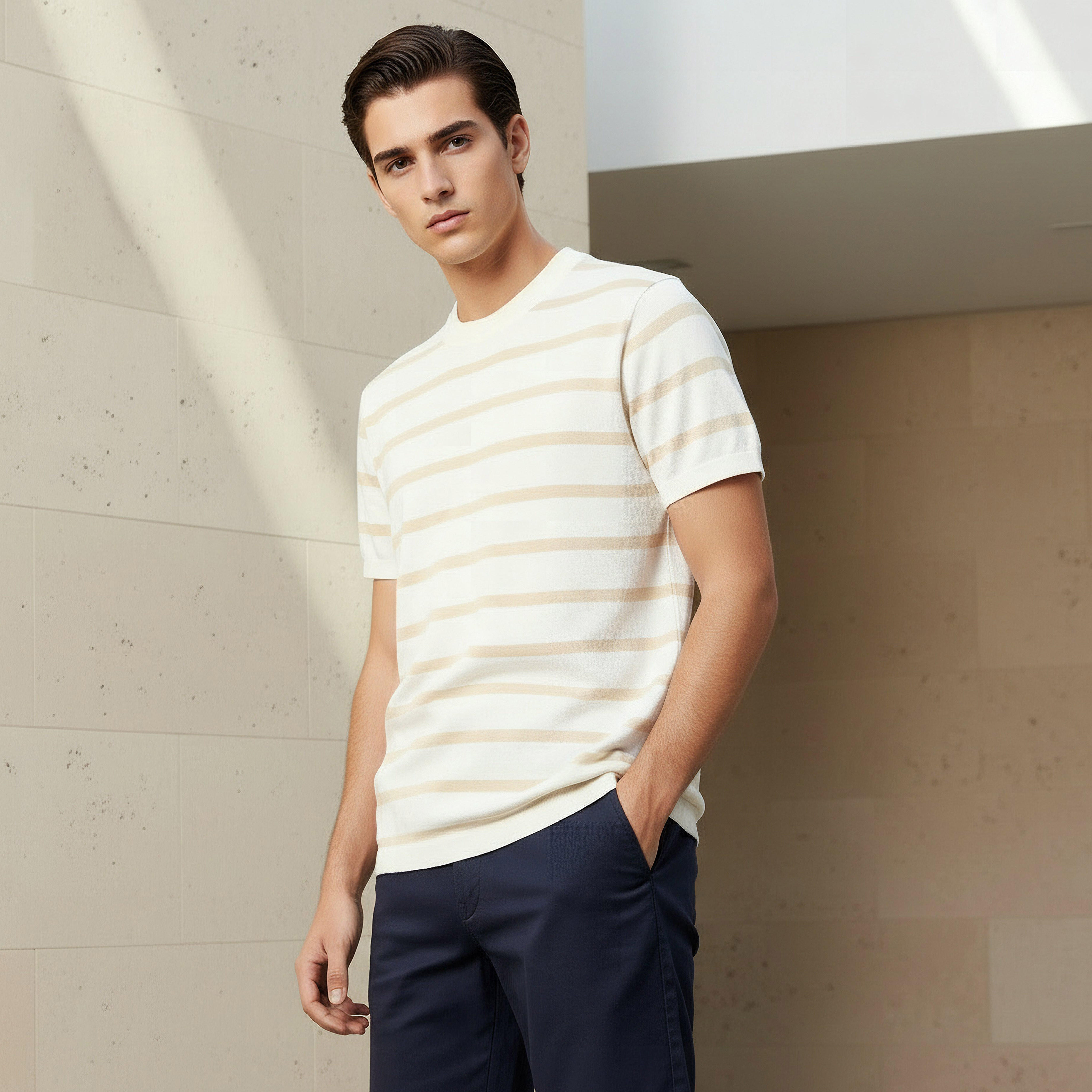 تيشيرت بقصّة عادية وياقة مستديرة وأكمام قصيرة مخطّط للرجال-men-clothing-tshirtsandpolos-tshirts-image-1