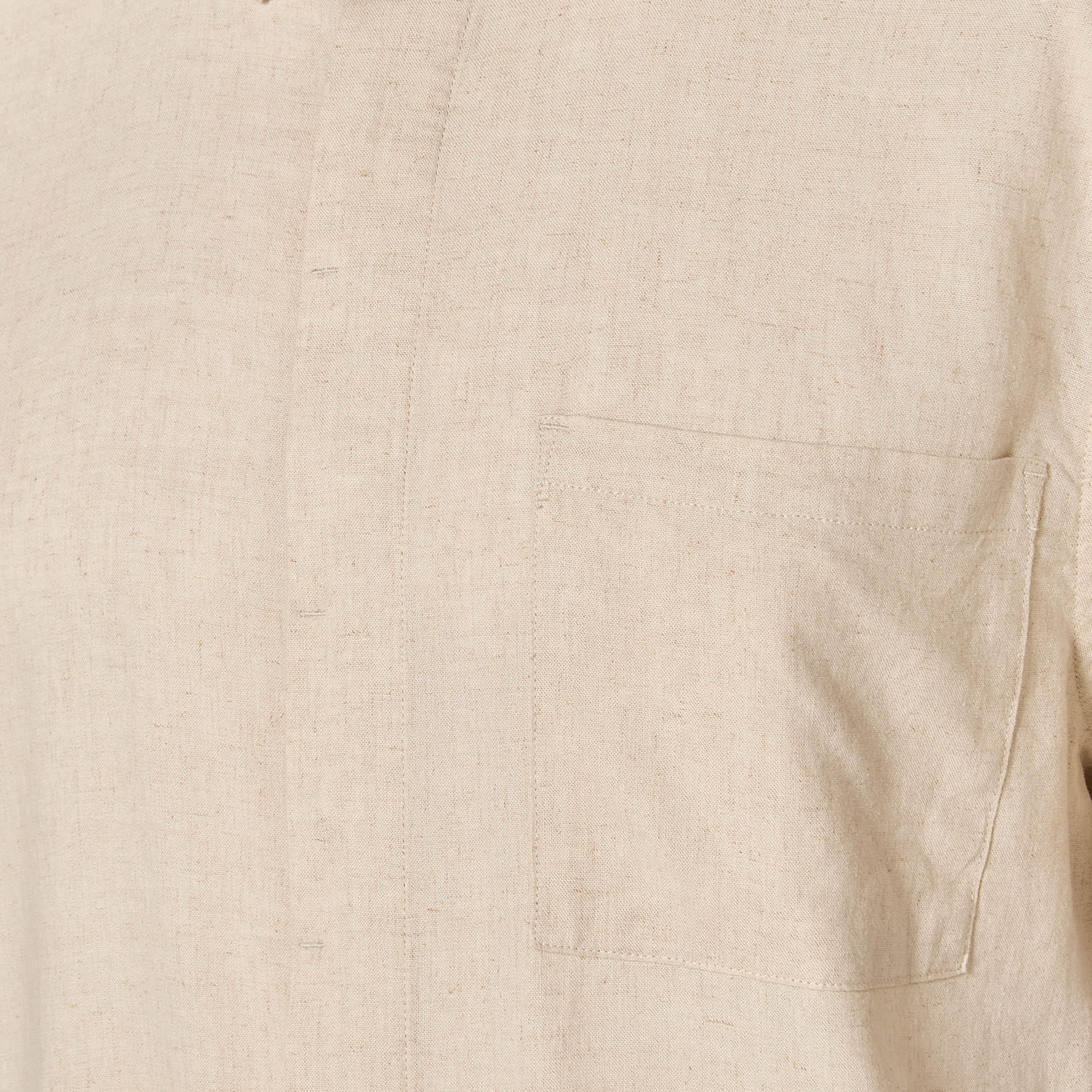 قميص بقصّة عادية وياقة عادية وأكمام قصيرة للرجال-men-clothing-shirts-image-2