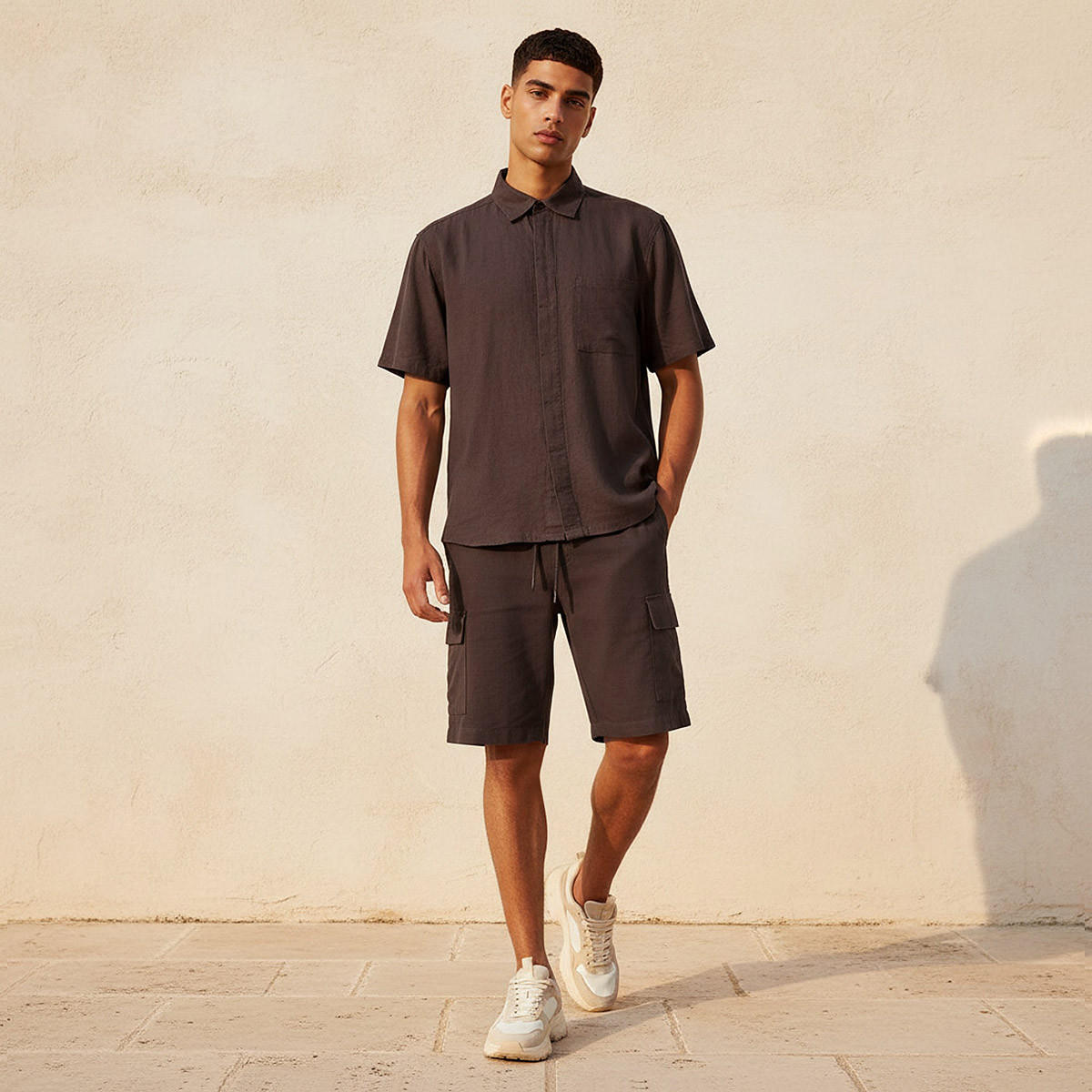 قميص من مزيج الكتان بقصّة عادية وياقة عادية للرجال-men-clothing-shirts-image-3