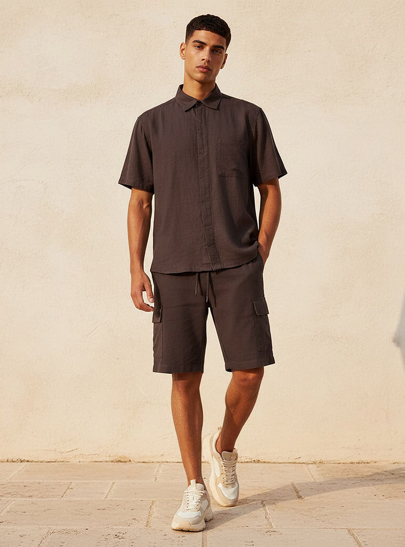 قميص من مزيج الكتان بقصّة عادية وياقة عادية للرجال-men-clothing-shirts-image-3