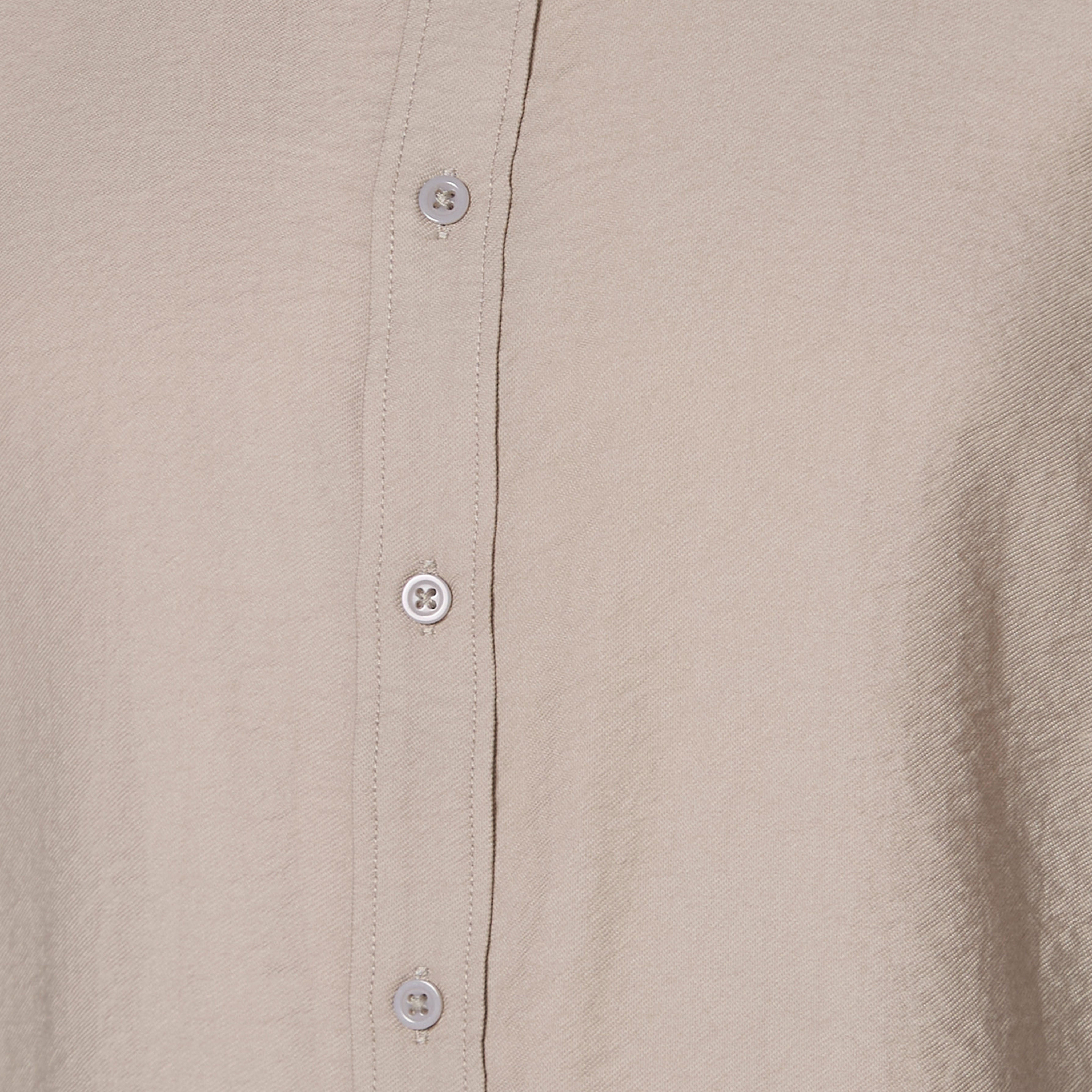 قميص بقصة عادية وياقة وملمس مجعد بارز وأكمام قصيرة للرجال-men-clothing-shirts-image-2