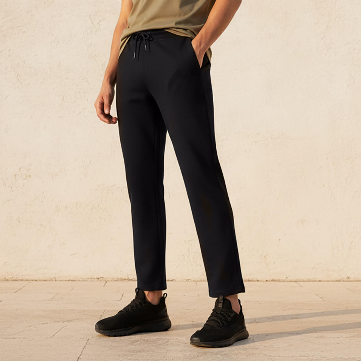 بنطلون رياضي سكوبا بقصّة عادية ورباط إغلاق للرجال-men-clothing-bottoms-joggers-image-1