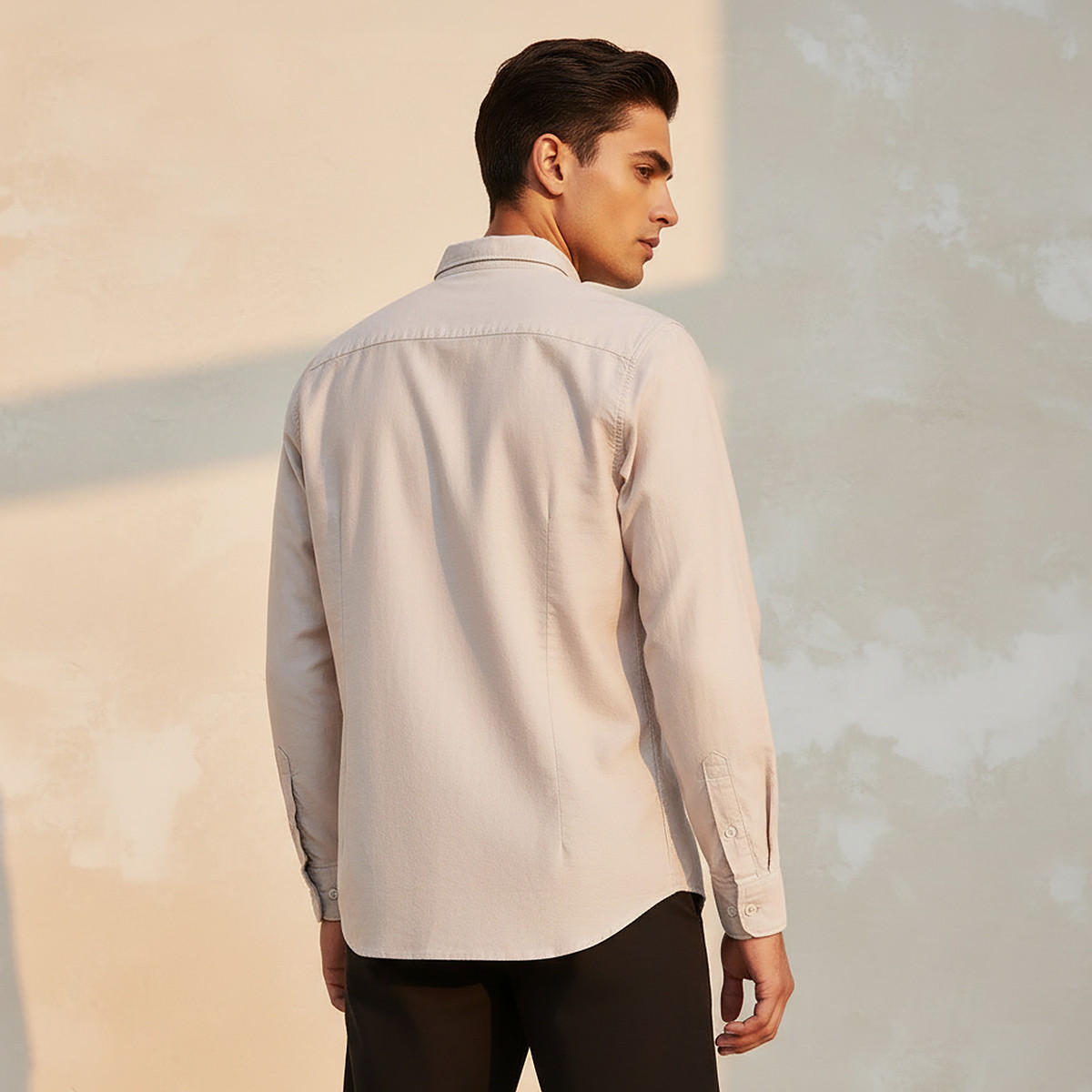 قميص بقصّة سليم وياقة عادية وأكمام طويلة وأزرار للرجال-men-clothing-shirts-image-4