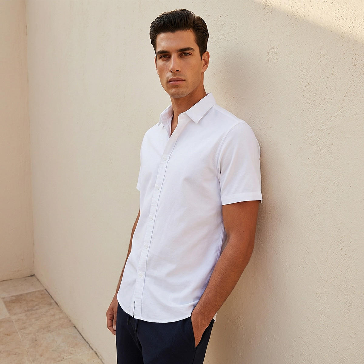 قميص بأكمام قصيرة بياقة بأزرار وقصة عادية من سبلاش بيسك-men-clothing-shirts-image-1