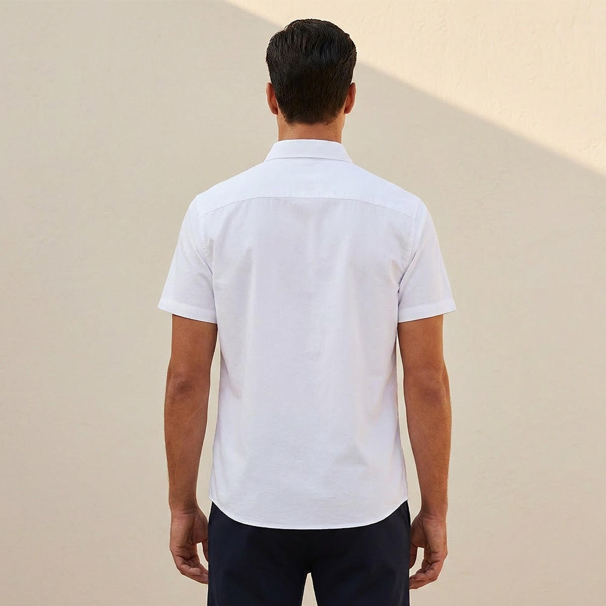 قميص بأكمام قصيرة بياقة بأزرار وقصة عادية من سبلاش بيسك-men-clothing-shirts-image-4