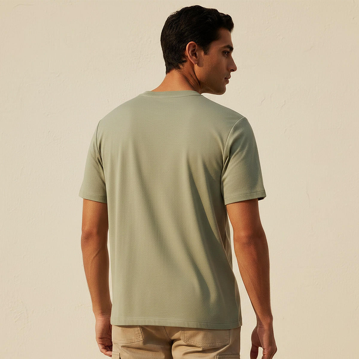 تيشيرت بقصّة مريحة وياقة ضيقة وأكمام قصيرة للرجال-men-clothing-tshirtsandpolos-tshirts-image-4
