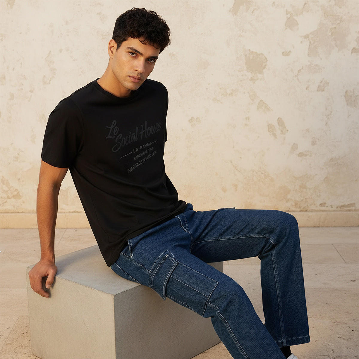 تيشيرت بطبعات تايبوجرافيك وأكمام قصيرة وقصة سليم وياقة ضيقة من سبلاش بيزك-men-clothing-tshirtsandpolos-tshirts-image-6