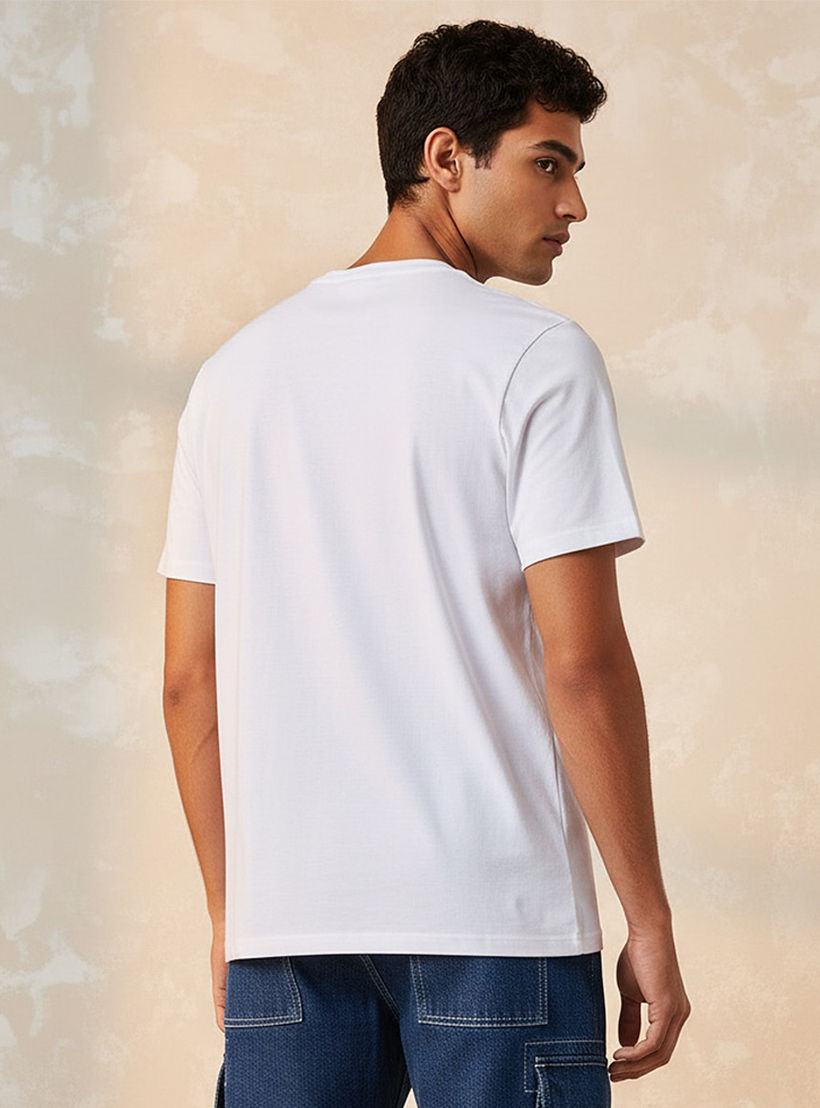 تيشيرت بقصة سليم وياقة ضيقة وأكمام قصيرة وطبعات من أساسيات سبلاش-men-clothing-tshirtsandpolos-tshirts-image-4
