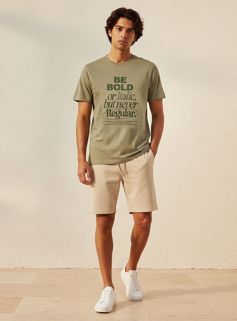 تيشيرت بقصة سليم وياقة ضيقة وأكمام قصيرة وطبعات من أساسيات سبلاش-men-clothing-tshirtsandpolos-tshirts-image-3