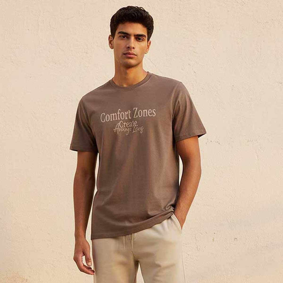 تيشيرت بقصة سليم وياقة ضيقة وأكمام قصيرة وطبعات من أساسيات سبلاش-men-clothing-tshirtsandpolos-tshirts-image-1