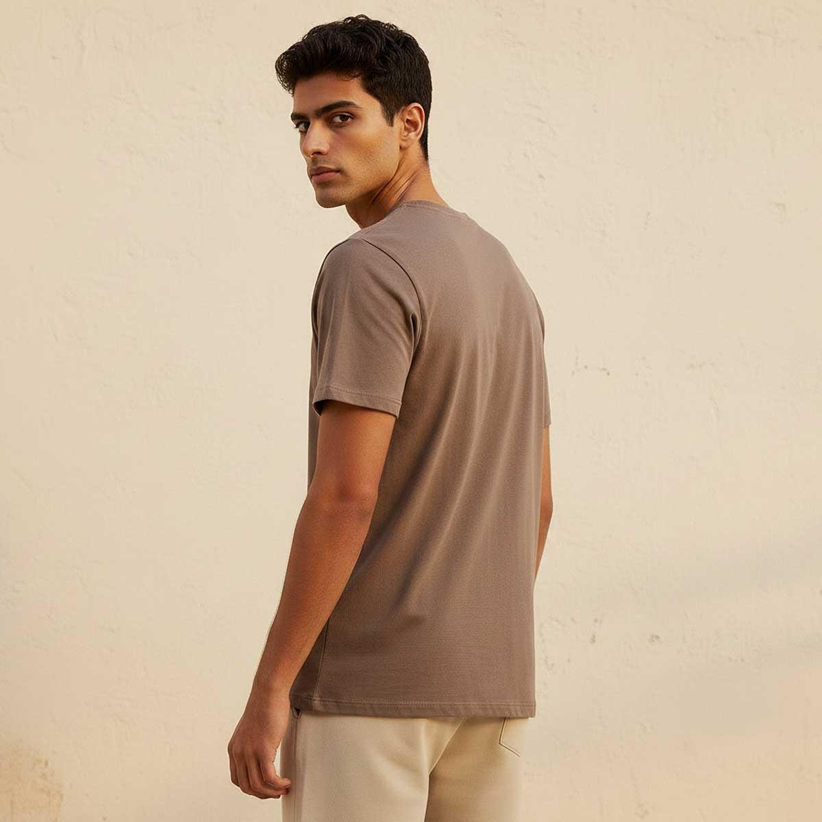 تيشيرت بقصة سليم وياقة ضيقة وأكمام قصيرة وطبعات من أساسيات سبلاش-men-clothing-tshirtsandpolos-tshirts-image-4