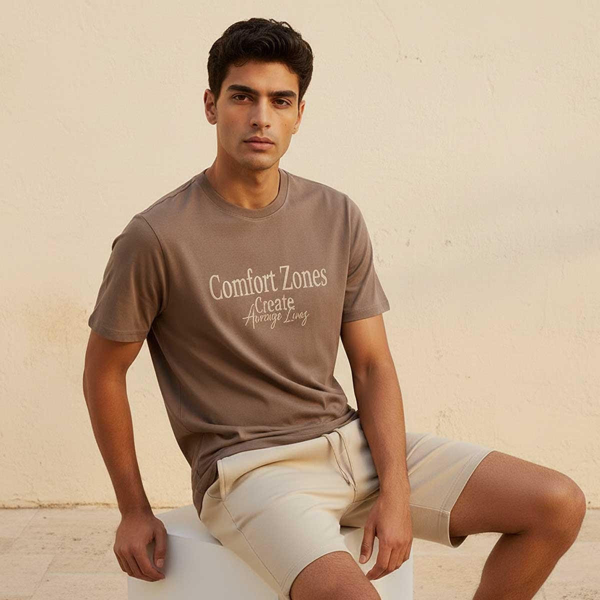 تيشيرت بقصة سليم وياقة ضيقة وأكمام قصيرة وطبعات من أساسيات سبلاش-men-clothing-tshirtsandpolos-tshirts-image-5