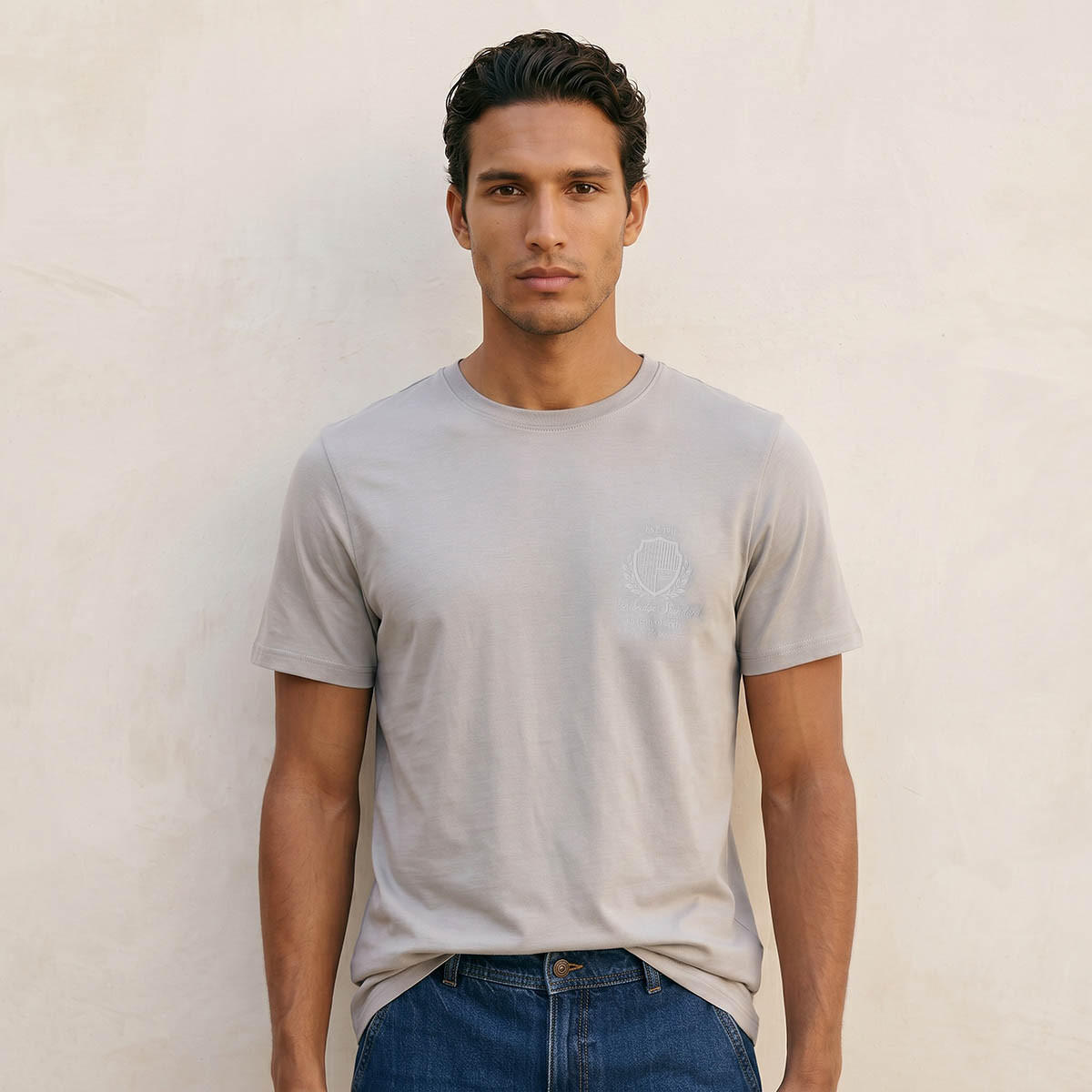 تيشيرت بقصة ضيقة وياقة ضيقة وطبعات من أساسيات سبلاش-men-clothing-tshirtsandpolos-tshirts-image-5