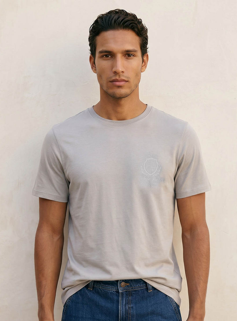تيشيرت بقصة ضيقة وياقة ضيقة وطبعات من أساسيات سبلاش-men-clothing-tshirtsandpolos-tshirts-image-5