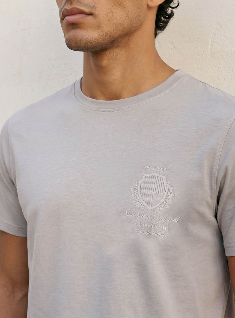 تيشيرت بقصة ضيقة وياقة ضيقة وطبعات من أساسيات سبلاش-men-clothing-tshirtsandpolos-tshirts-image-6