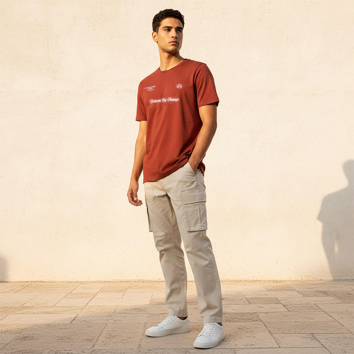 تيشيرت بقصّة سليم وياقة ضيقة وأكمام قصيرة وطبعات جرافيك من أساسيات سبلاش-men-clothing-tshirtsandpolos-tshirts-image-3