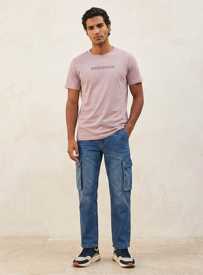 تيشيرت بقصة ضيقة وياقة ضيقة وطبعات شعار من أساسيات سبلاش-men-clothing-tshirtsandpolos-tshirts-image-3