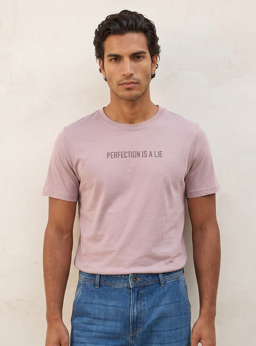 تيشيرت بقصة ضيقة وياقة ضيقة وطبعات شعار من أساسيات سبلاش-men-clothing-tshirtsandpolos-tshirts-image-5