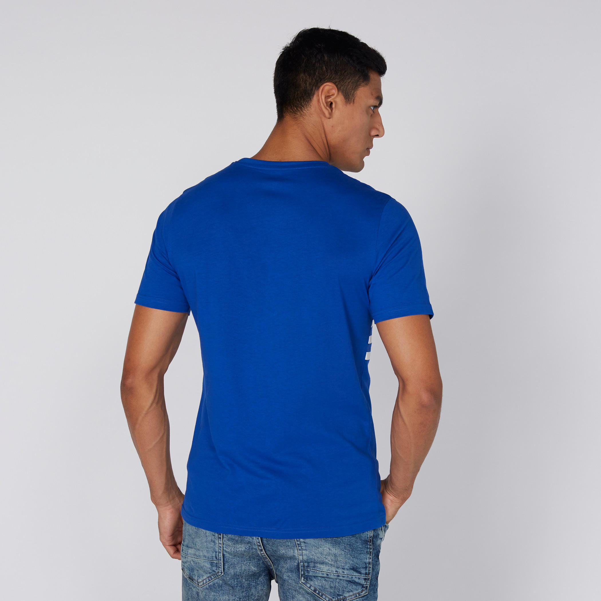 تيشيرت بياقة ضيّقة وأكمام قصيرة وطبعات-men-clothing-tshirtsandpolos-tshirts-image-2
