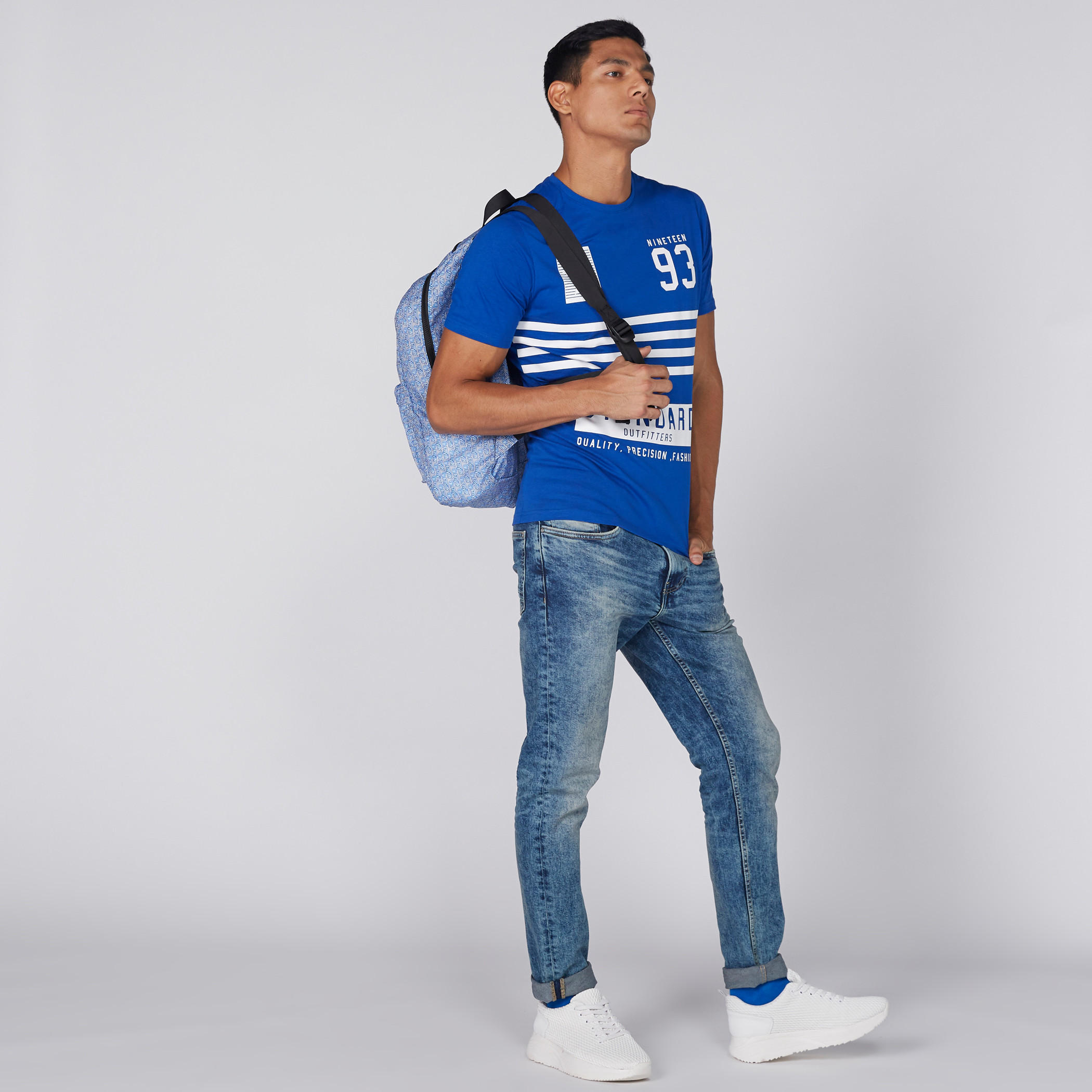 تيشيرت بياقة ضيّقة وأكمام قصيرة وطبعات-men-clothing-tshirtsandpolos-tshirts-image-3