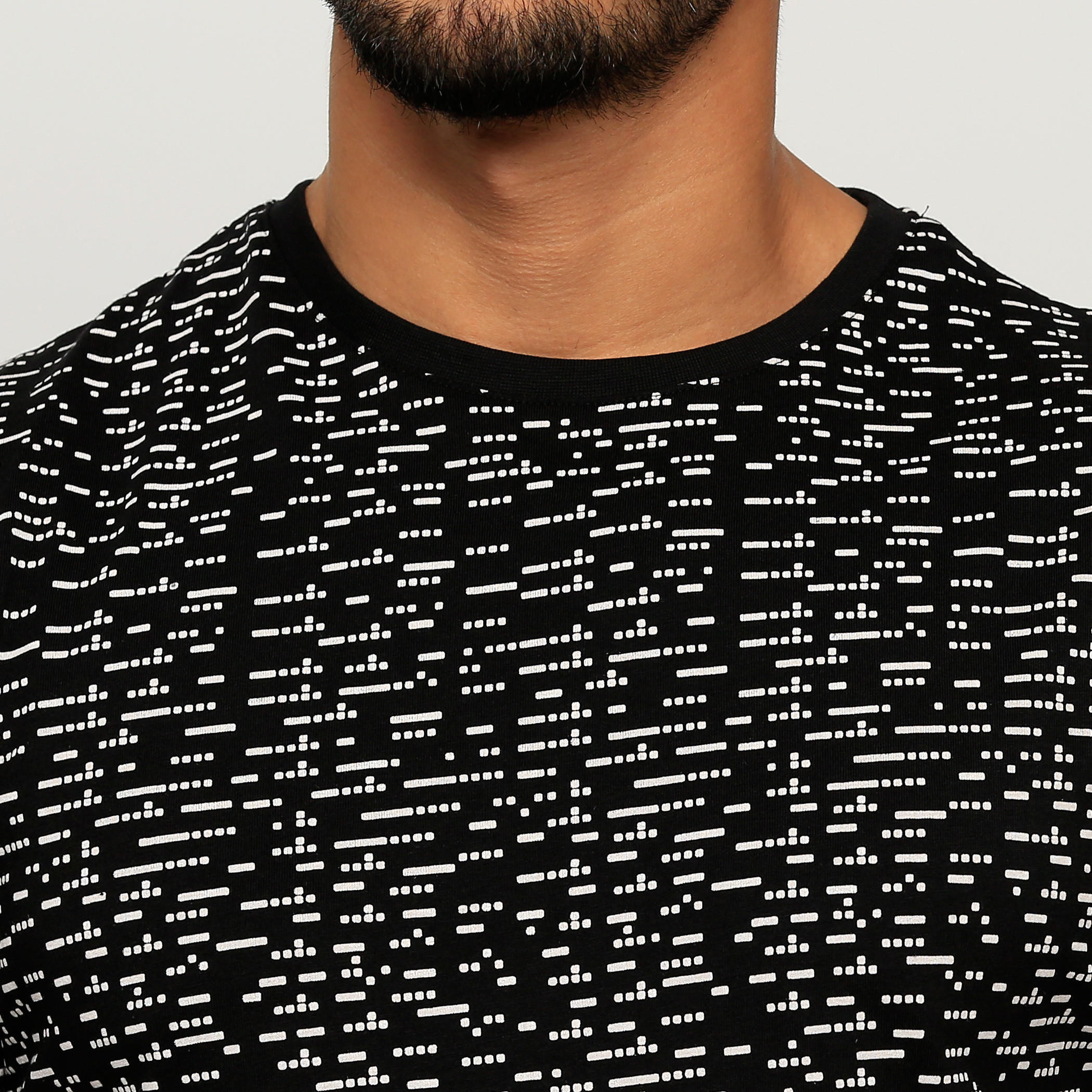 تيشيرت بياقة مستديرة وأكمام قصيرة وطبعات-men-clothing-tshirtsandpolos-tshirts-image-2