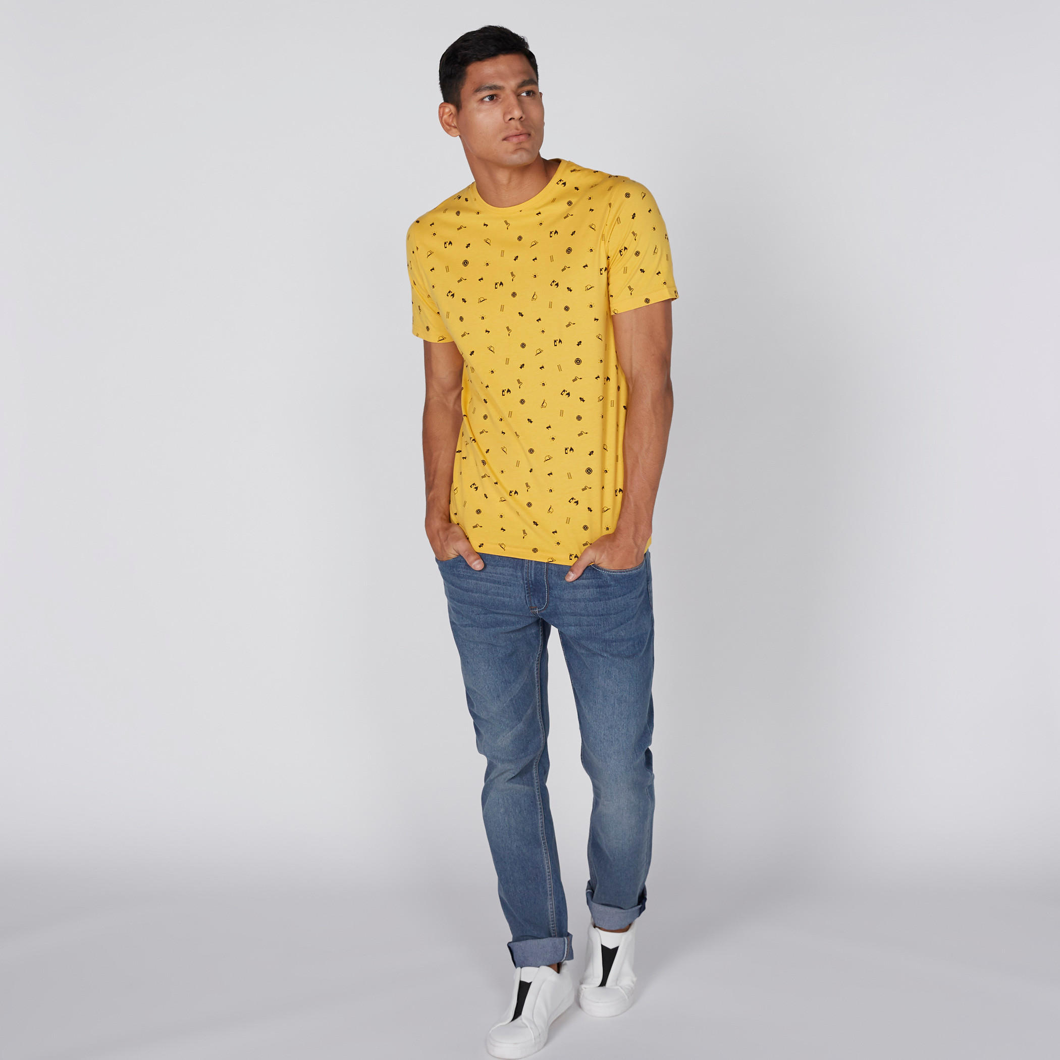 تيشيرت بياقة مستديرة وأكمام قصيرة وطبعات-men-clothing-tshirtsandpolos-tshirts-image-1