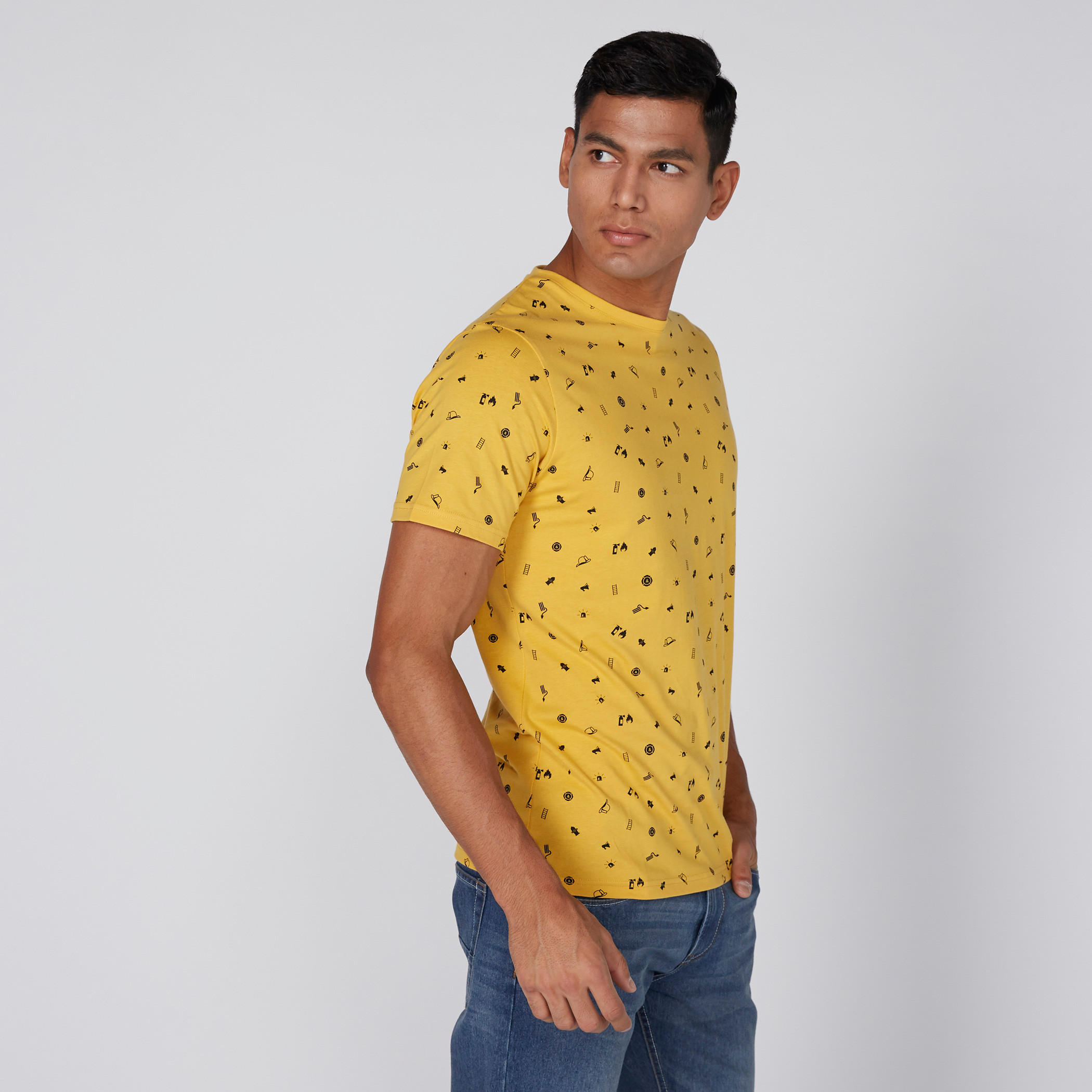 تيشيرت بياقة مستديرة وأكمام قصيرة وطبعات-men-clothing-tshirtsandpolos-tshirts-image-2