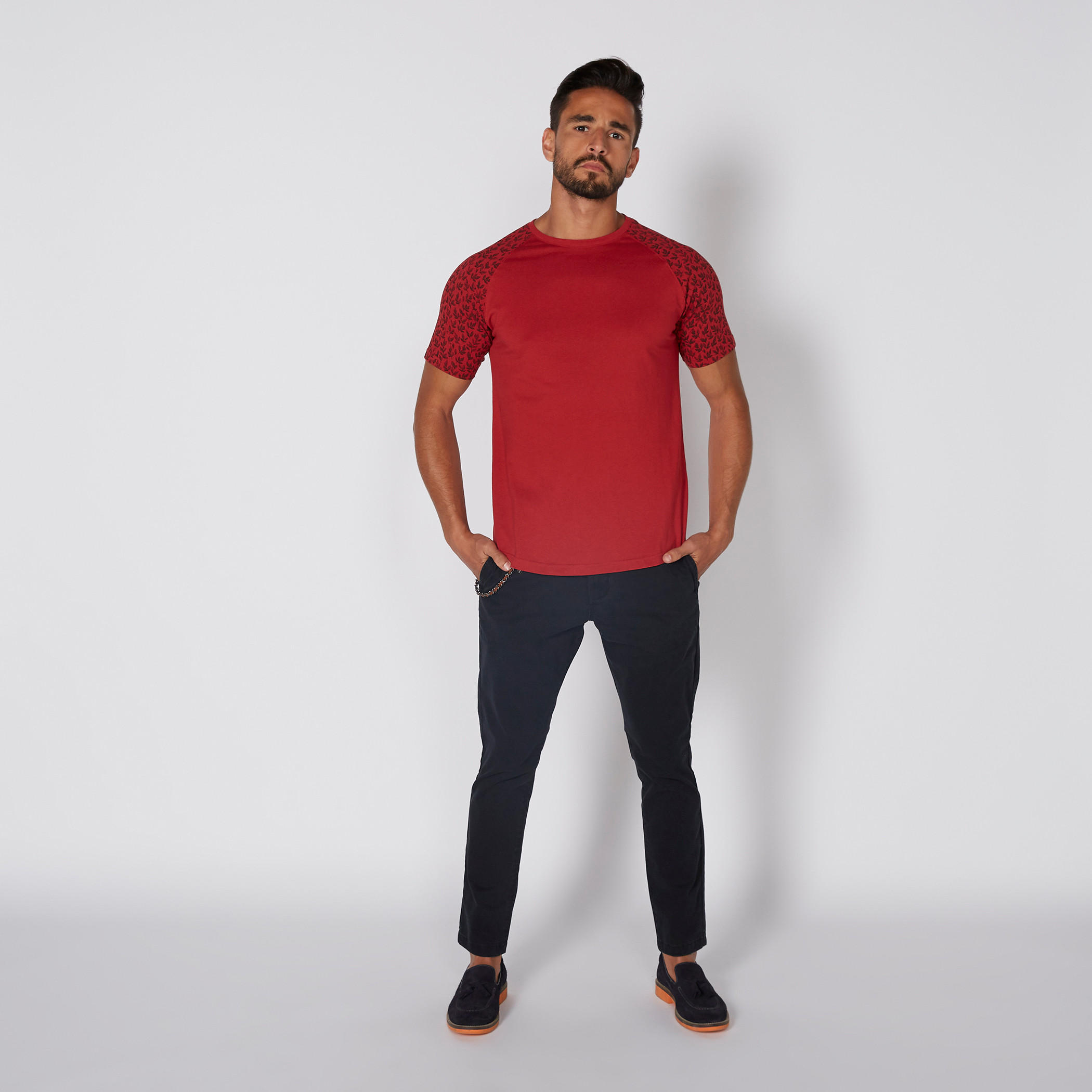 تيشيرت بياقة مستديرة وأكمام مغايرة وطبعات-men-clothing-tshirtsandpolos-tshirts-image-2