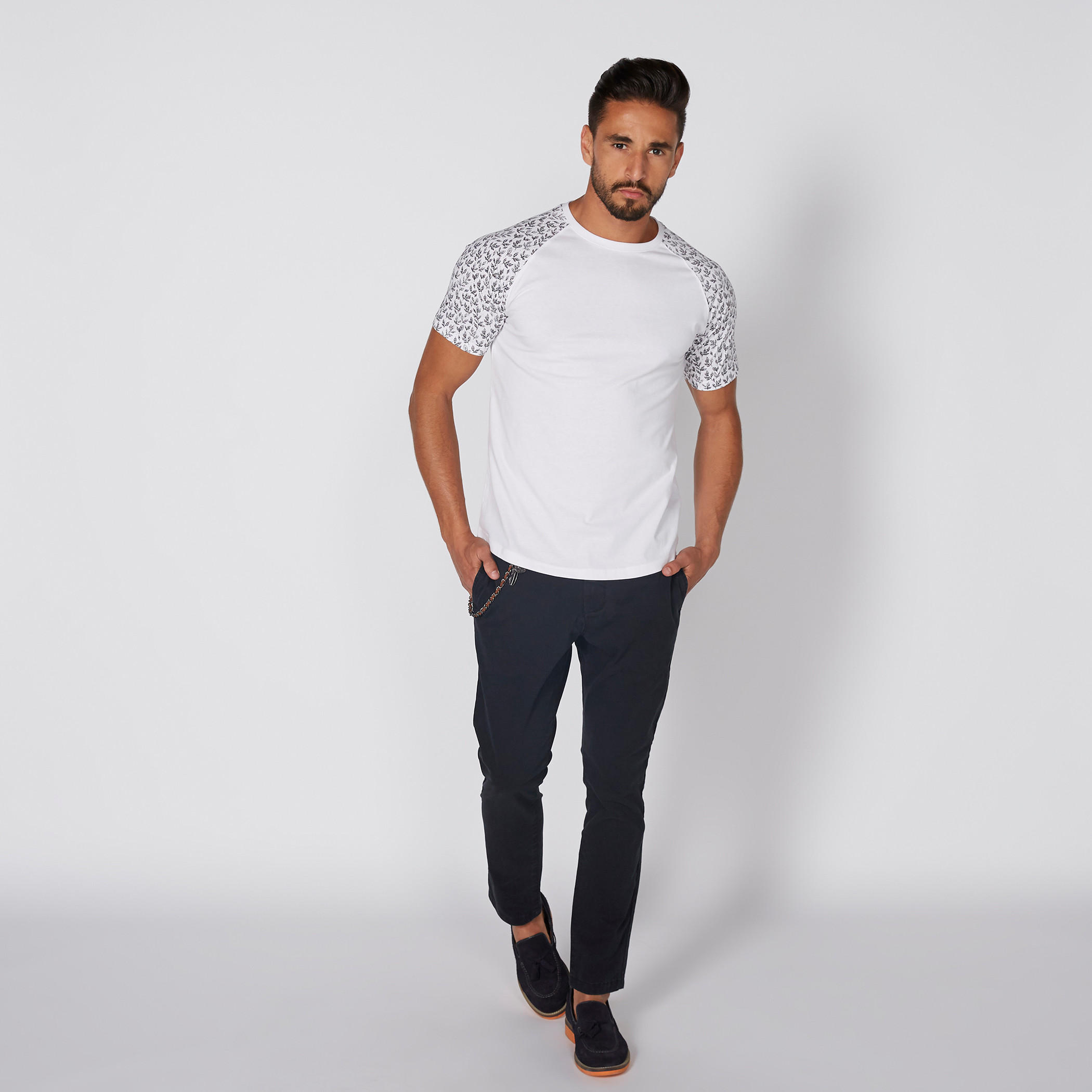 تيشيرت بياقة مستديرة وأكمام مغايرة وطبعات-men-clothing-tshirtsandpolos-tshirts-image-3
